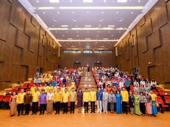 พช.ชัยภูมิ ร่วมประชุมวิชาการ Symposium การพัฒนาองค์ความรู้เพื่อการพัฒนาผลิตภัณฑ์สู่สากล ประจำปี 2567 Thai Textiles Trend Book Spring/Summer 2025