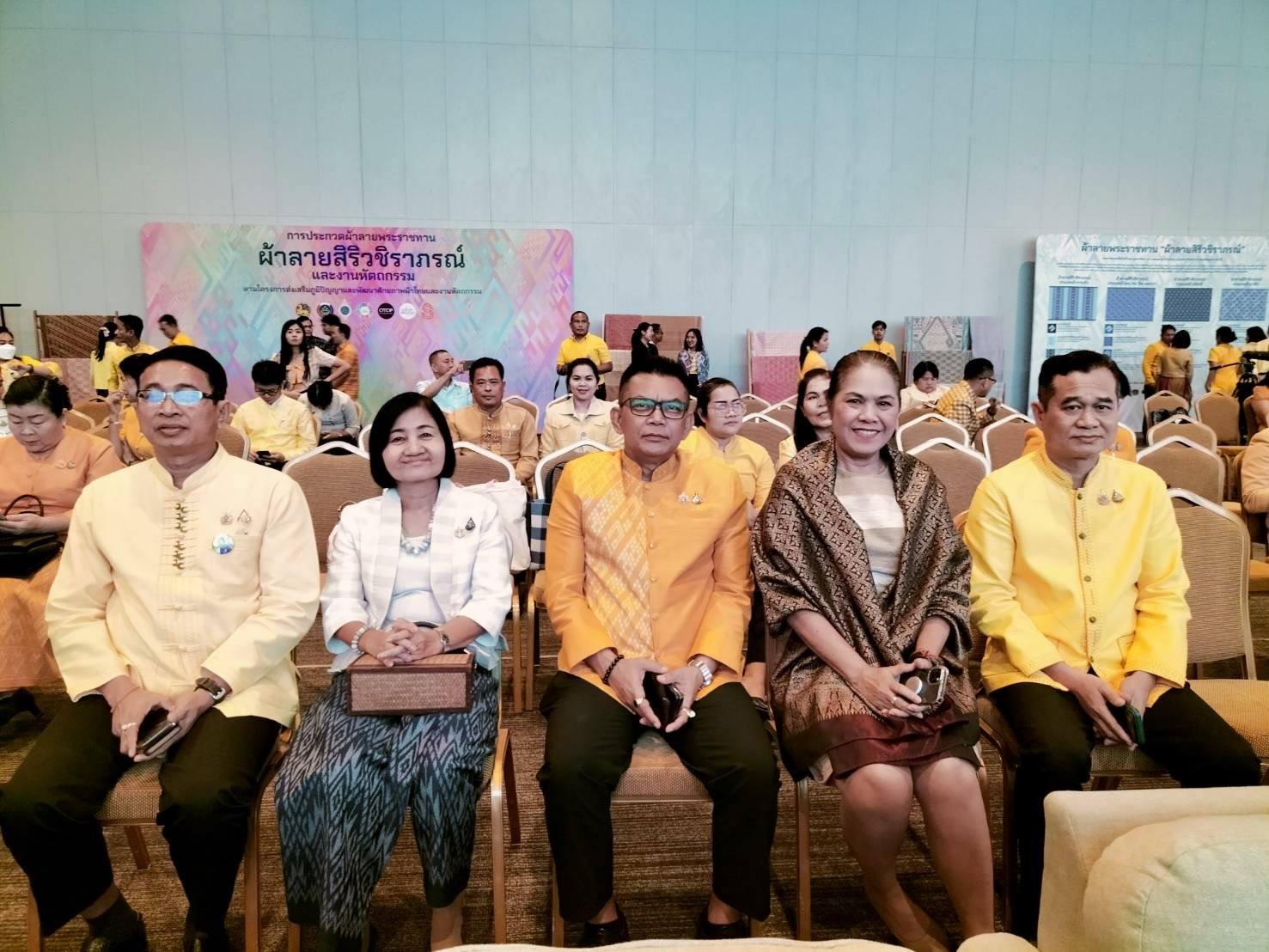 พช.ชัยภูมิ ร่วมพิธีเปิดการประกวดผ้าลายพระราชทาน “ผ้าลายสิริวชิราภรณ์” และงานหัตถกรรมระดับ ภาคตะวันออกเฉียงเหนือ ตามโครงการส่งเสริมภูมิปัญญาและพัฒนาศักยภาพผ้าไทยและงานหัตถกรรม สู่การเป็นแฟชั่นแห่งความยั่งยืน