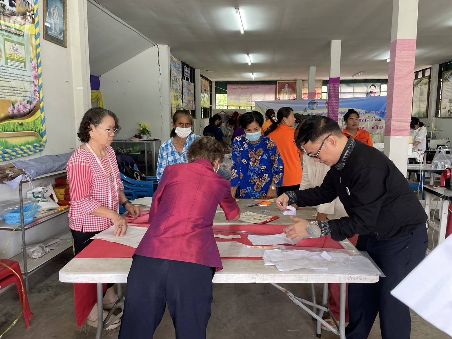 พช.ชัยภูมิ ส่งเสริมการพัฒนาศักยภาพการผลิตผลิตภัณฑ์ไหม กิจกรรมการพัฒนาศักยภาพผู้ผลิตผู้ประกอบการไหมและการแปรรูปผลิตภัณฑ์ไหม รุ่นที่ 1