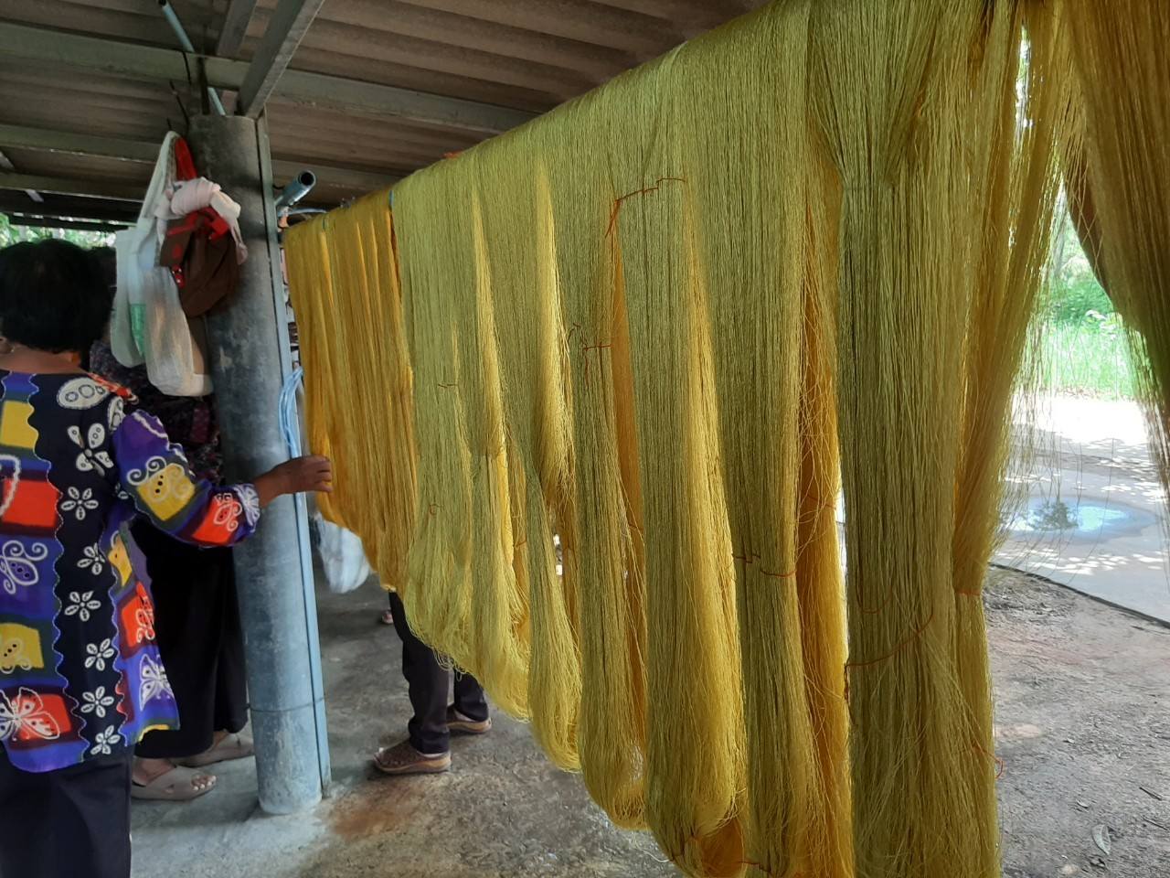 พช.ชัยภูมิ ส่งเสริมการพัฒนาศักยภาพการผลิตผลิตภัณฑ์ไหม กิจกรรมการส่งเสริมและพัฒนาผลิตภัณฑ์ไหมที่เป็นมิตรกับสิ่งแวดล้อม