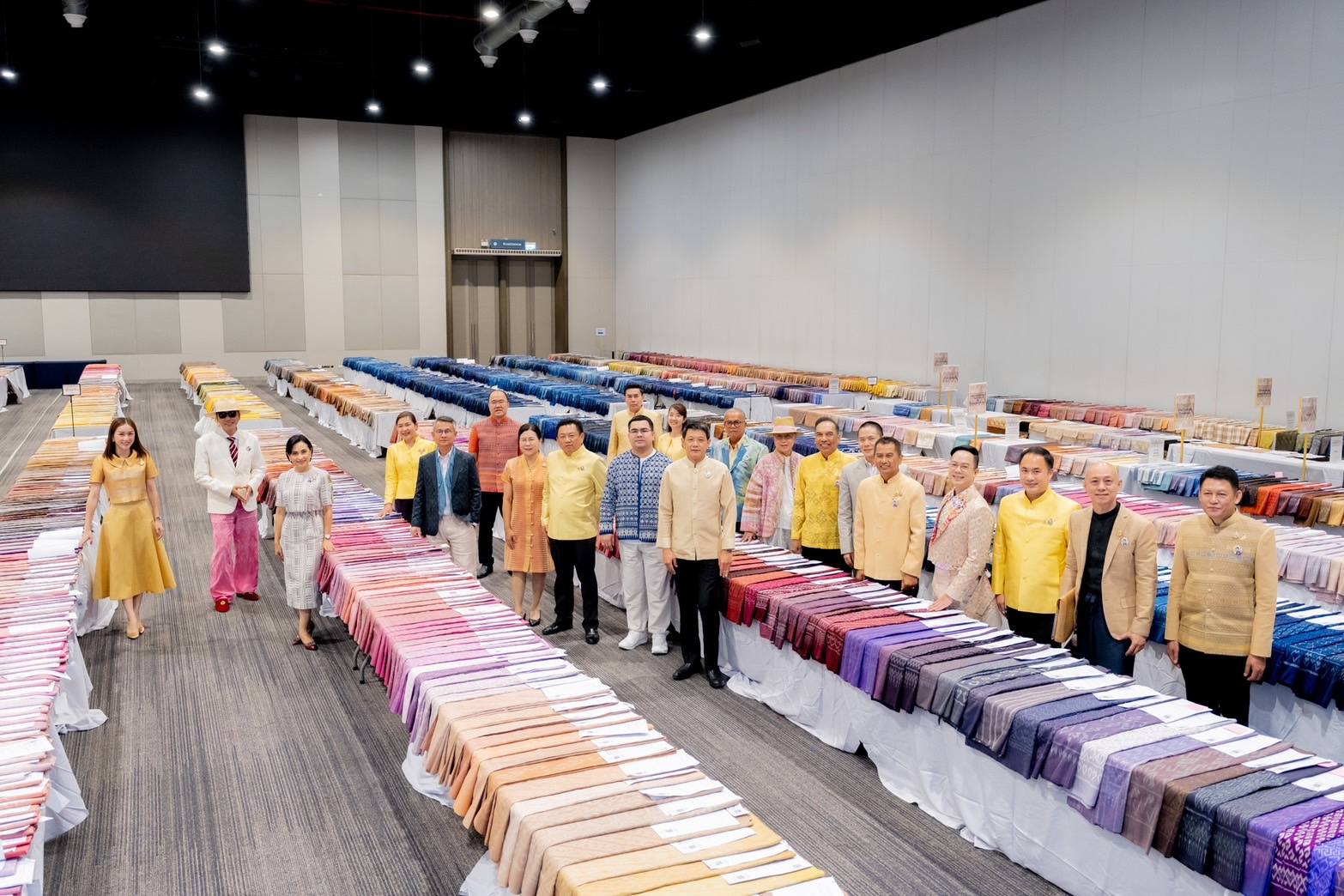 พช.ชัยภูมิ ร่วมพิธีเปิดการประกวดผ้าลายพระราชทาน “ผ้าลายสิริวชิราภรณ์” และงานหัตถกรรมระดับ ภาคตะวันออกเฉียงเหนือ ตามโครงการส่งเสริมภูมิปัญญาและพัฒนาศักยภาพผ้าไทยและงานหัตถกรรม สู่การเป็นแฟชั่นแห่งความยั่งยืน