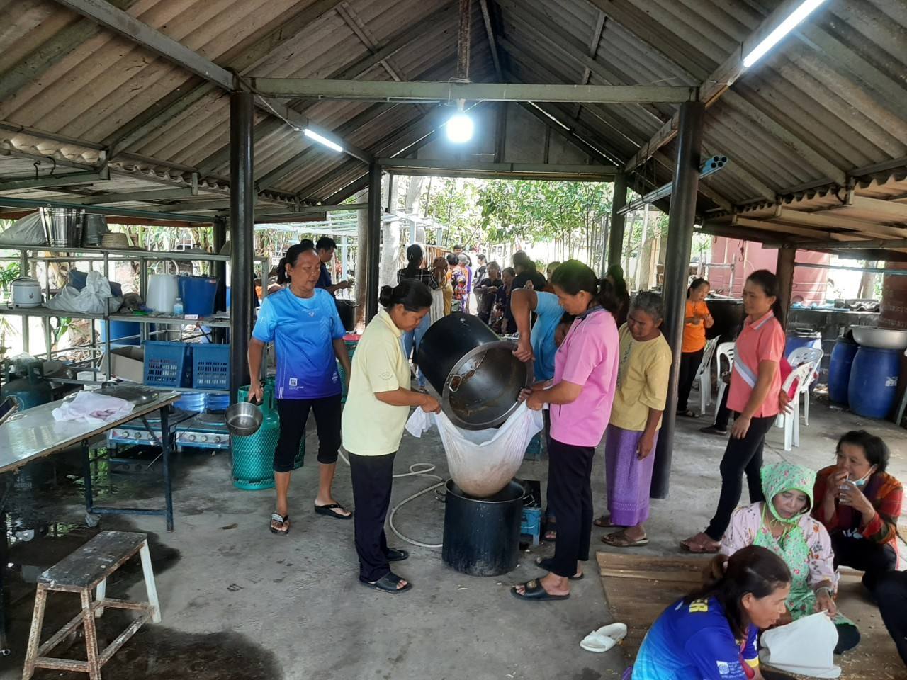 พช.ชัยภูมิ ส่งเสริมการพัฒนาศักยภาพการผลิตผลิตภัณฑ์ไหม กิจกรรมการส่งเสริมและพัฒนาผลิตภัณฑ์ไหมที่เป็นมิตรกับสิ่งแวดล้อม