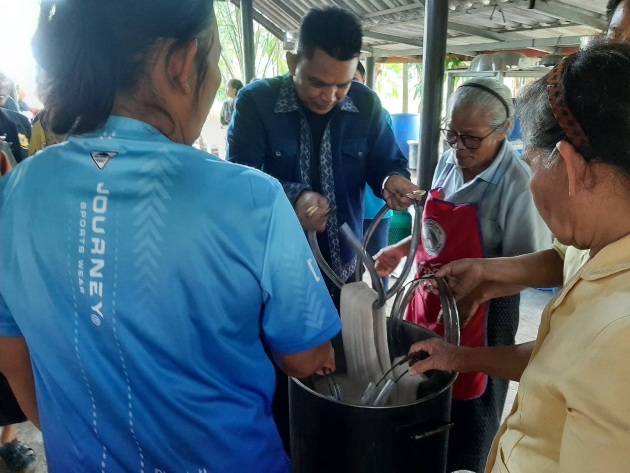 พช.ชัยภูมิ ส่งเสริมการพัฒนาศักยภาพการผลิตผลิตภัณฑ์ไหม กิจกรรมการส่งเสริมและพัฒนาผลิตภัณฑ์ไหมที่เป็นมิตรกับสิ่งแวดล้อม
