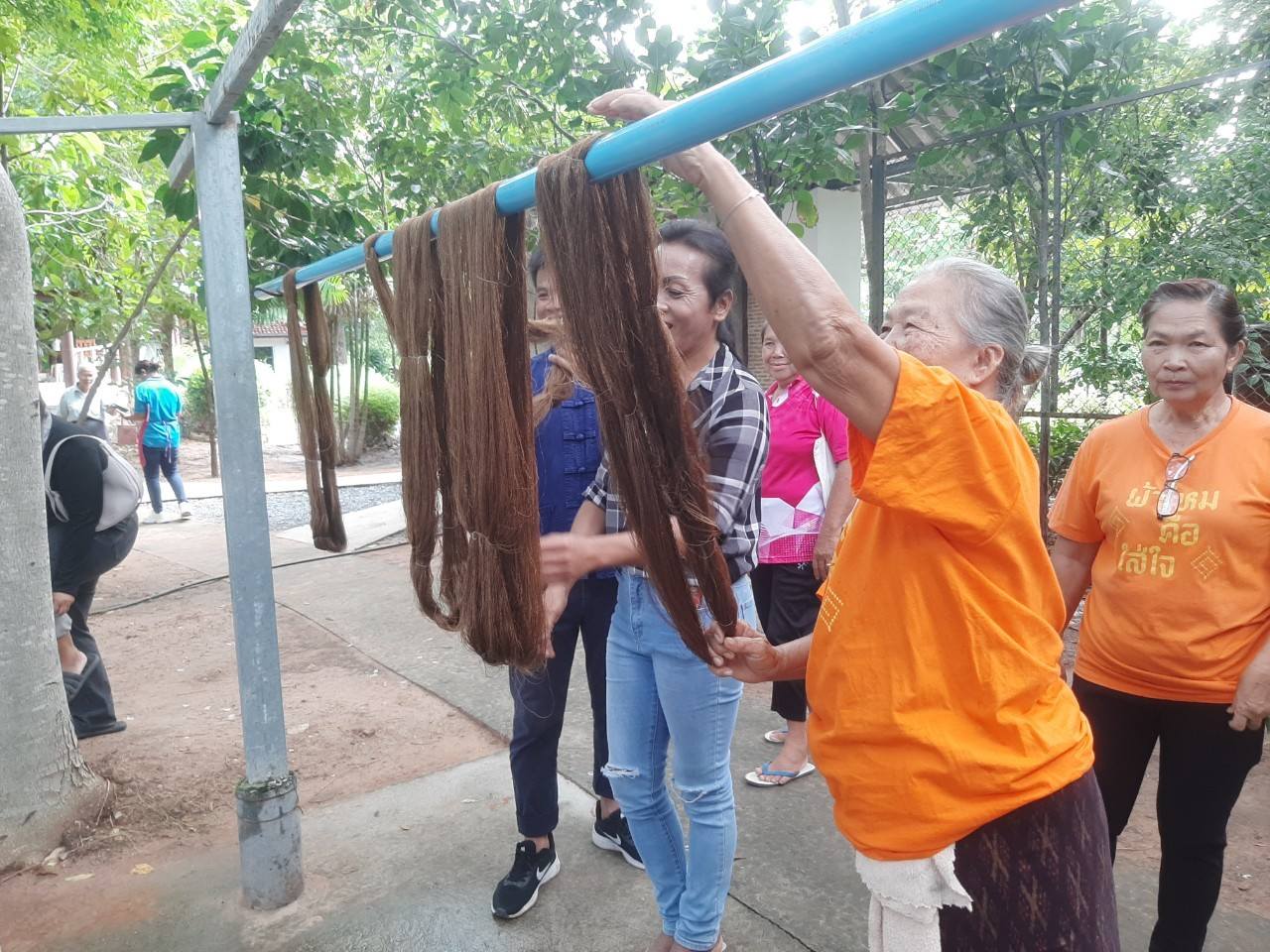 พช.ชัยภูมิ ส่งเสริมการพัฒนาศักยภาพการผลิตผลิตภัณฑ์ไหม กิจกรรมการส่งเสริมและพัฒนาผลิตภัณฑ์ไหมที่เป็นมิตรกับสิ่งแวดล้อม