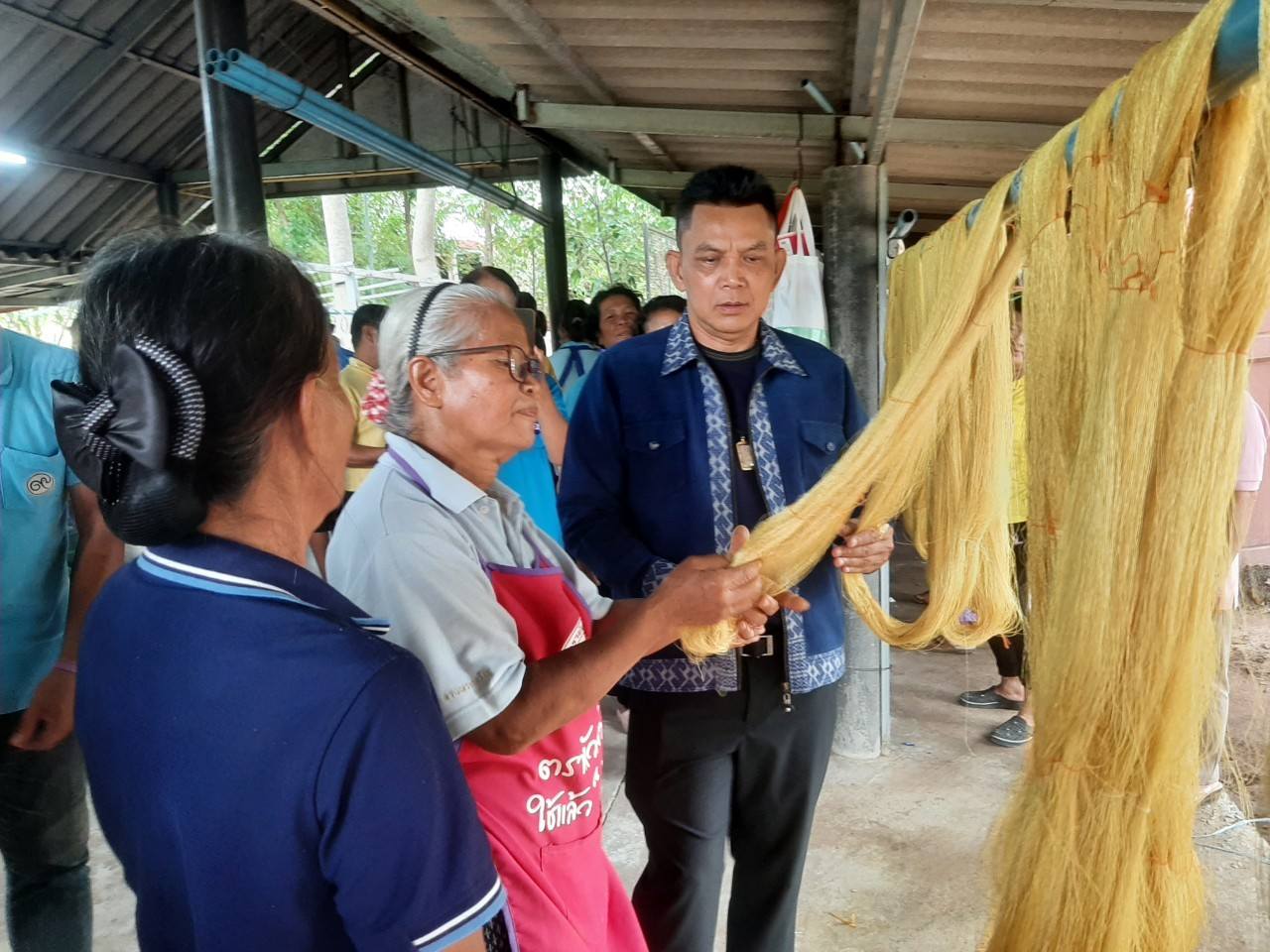 พช.ชัยภูมิ ส่งเสริมการพัฒนาศักยภาพการผลิตผลิตภัณฑ์ไหม กิจกรรมการส่งเสริมและพัฒนาผลิตภัณฑ์ไหมที่เป็นมิตรกับสิ่งแวดล้อม