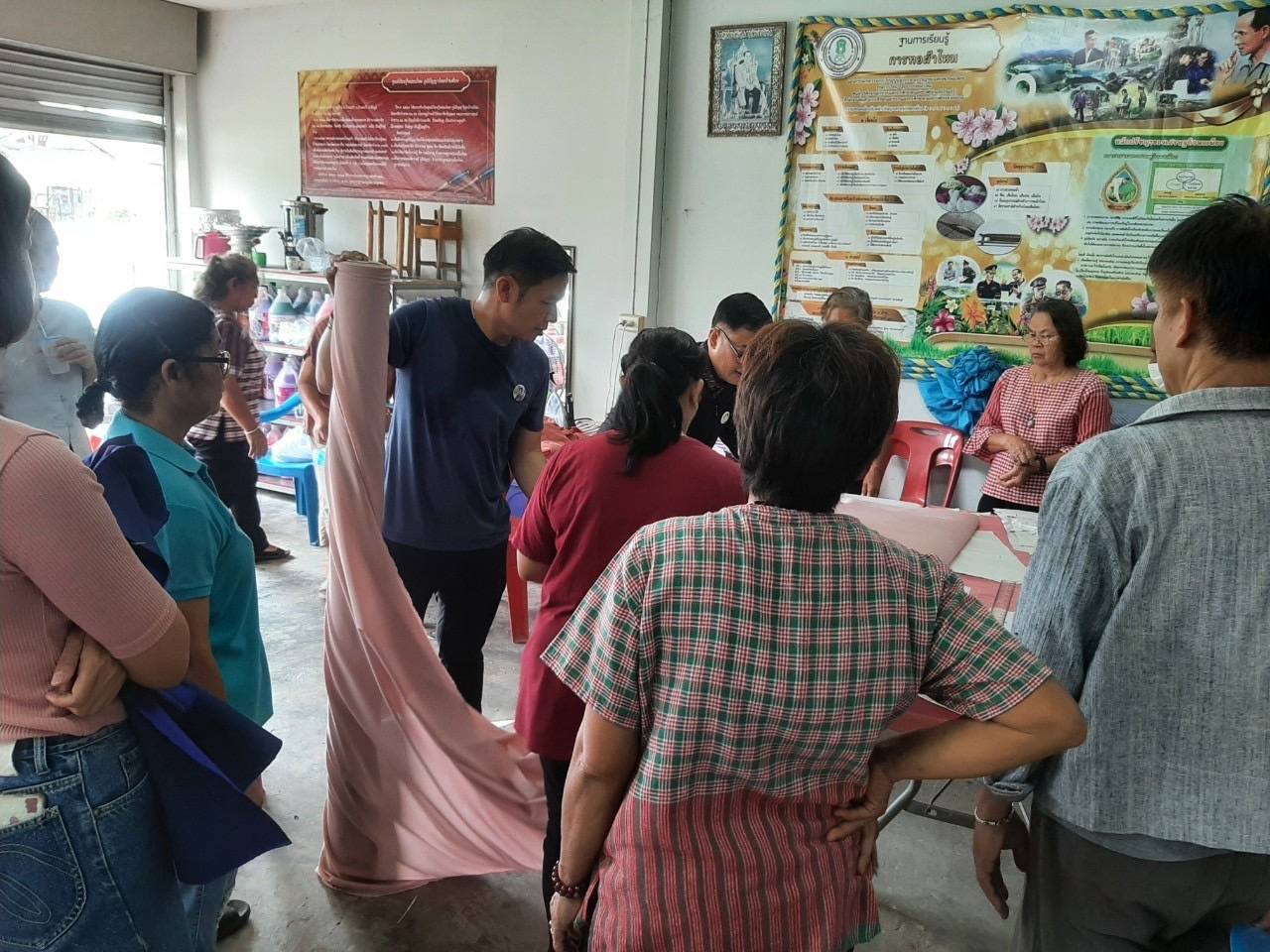 พช.ชัยภูมิ ส่งเสริมการพัฒนาศักยภาพการผลิตผลิตภัณฑ์ไหม กิจกรรมการพัฒนาศักยภาพผู้ผลิตผู้ประกอบการไหมและการแปรรูปผลิตภัณฑ์ไหม รุ่นที่ 1