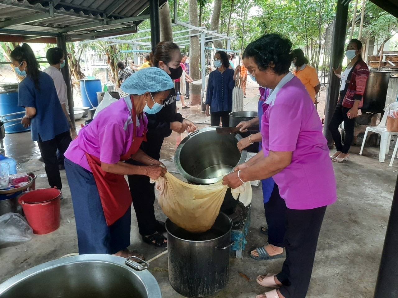 พช.ชัยภูมิ ส่งเสริมการพัฒนาศักยภาพการผลิตผลิตภัณฑ์ไหม กิจกรรมการส่งเสริมและพัฒนาผลิตภัณฑ์ไหมที่เป็นมิตรกับสิ่งแวดล้อม