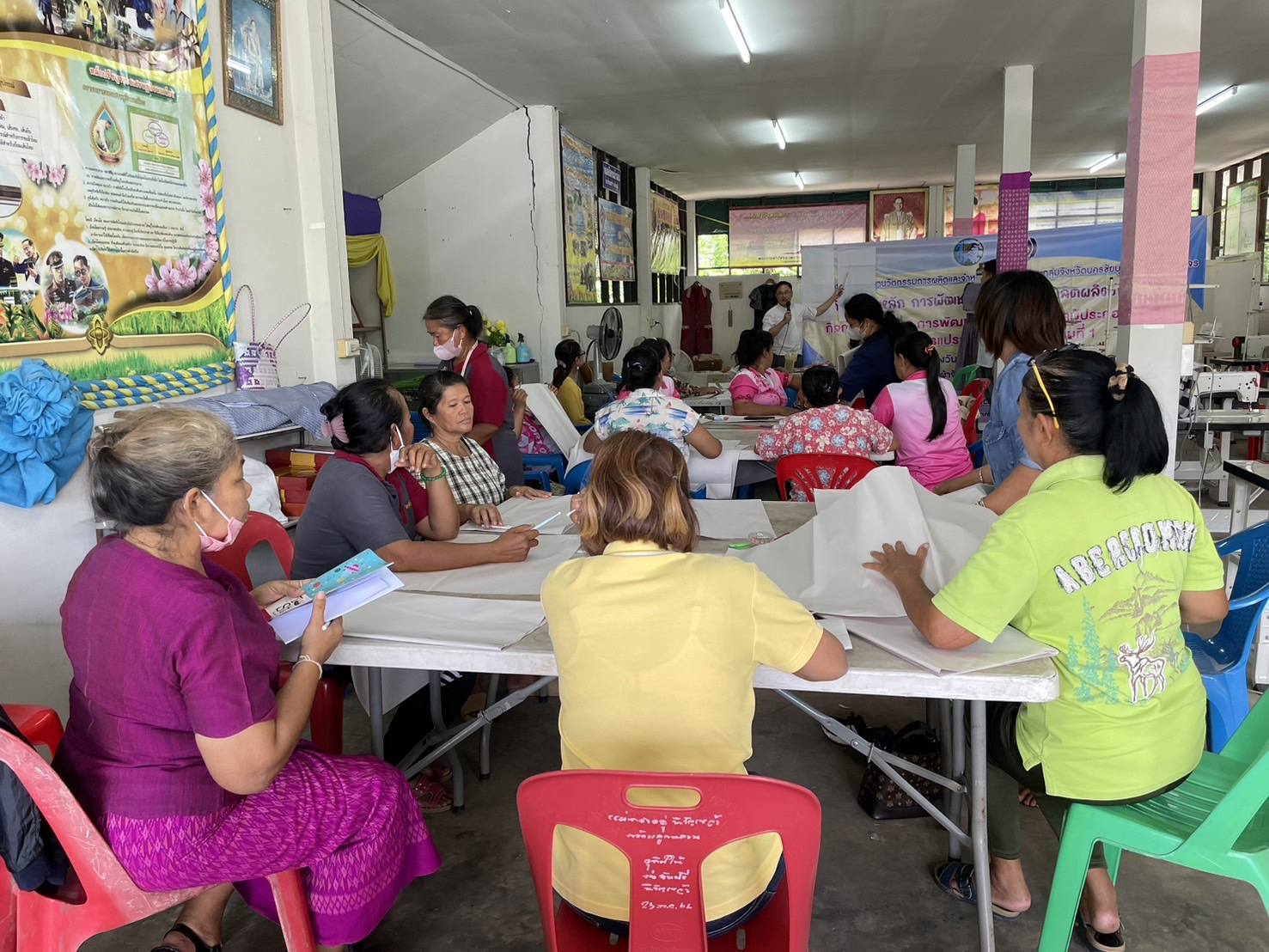 พช.ชัยภูมิ ส่งเสริมการพัฒนาศักยภาพการผลิตผลิตภัณฑ์ไหม กิจกรรมการพัฒนาศักยภาพผู้ผลิตผู้ประกอบการไหมและการแปรรูปผลิตภัณฑ์ไหม