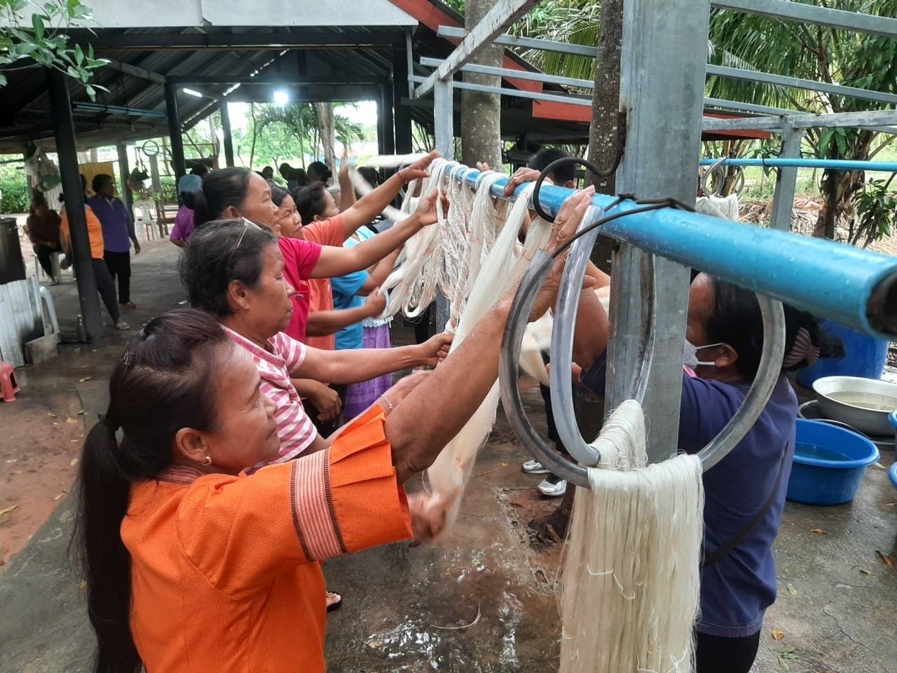 พช.ชัยภูมิ ส่งเสริมการพัฒนาศักยภาพการผลิตผลิตภัณฑ์ไหม กิจกรรมการส่งเสริมและพัฒนาผลิตภัณฑ์ไหมที่เป็นมิตรกับสิ่งแวดล้อม