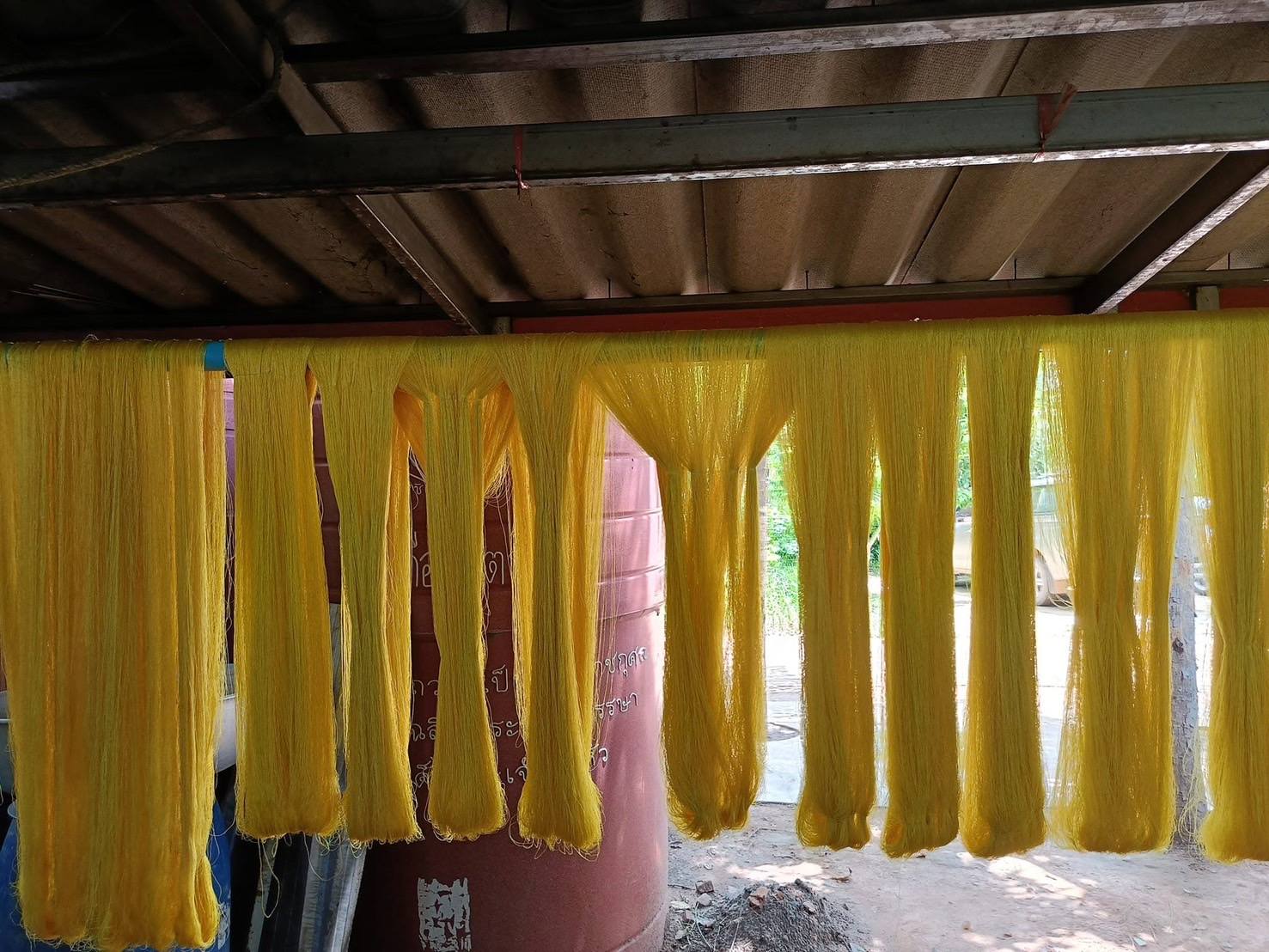 พช.ชัยภูมิ ส่งเสริมการพัฒนาศักยภาพการผลิตผลิตภัณฑ์ไหม กิจกรรมการส่งเสริมและพัฒนาผลิตภัณฑ์ไหมที่เป็นมิตรกับสิ่งแวดล้อม