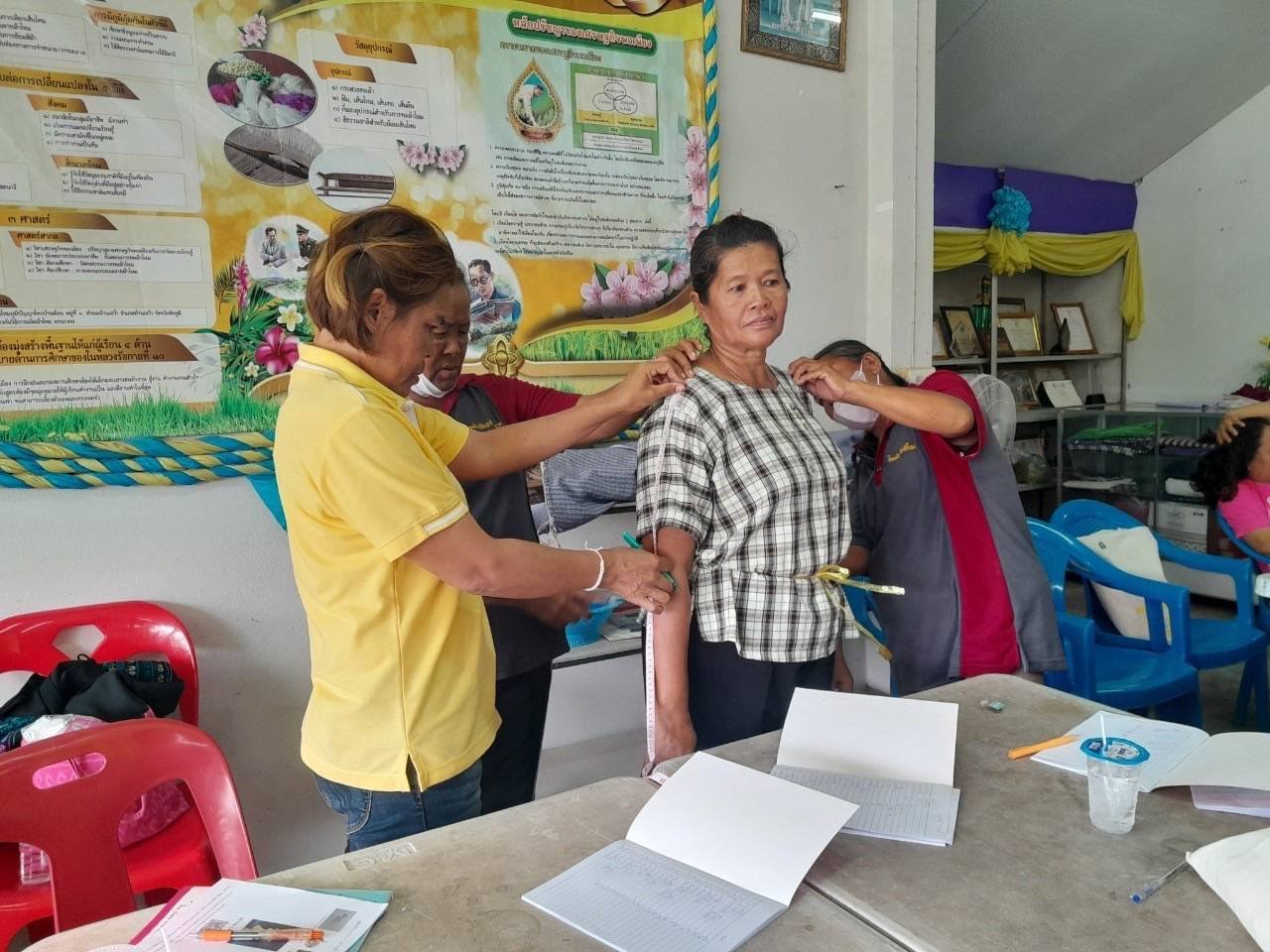 พช.ชัยภูมิ ส่งเสริมการพัฒนาศักยภาพการผลิตผลิตภัณฑ์ไหม กิจกรรมการพัฒนาศักยภาพผู้ผลิตผู้ประกอบการไหมและการแปรรูปผลิตภัณฑ์ไหม