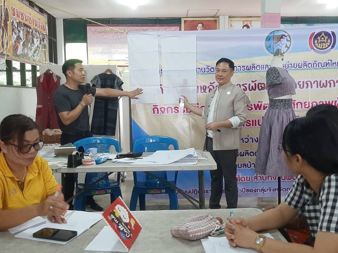 พช.ชัยภูมิ ส่งเสริมการพัฒนาศักยภาพการผลิตผลิตภัณฑ์ไหม กิจกรรมการพัฒนาศักยภาพผู้ผลิตผู้ประกอบการไหมและการแปรรูปผลิตภัณฑ์ไหม