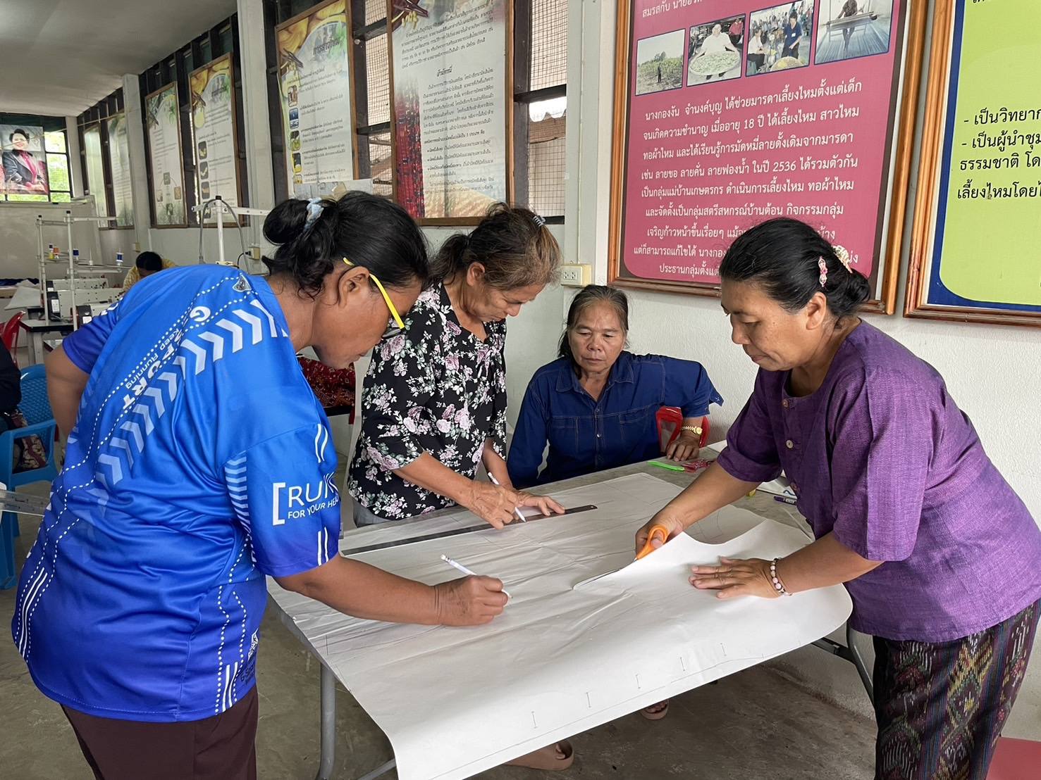 พช.ชัยภูมิ ส่งเสริมการพัฒนาศักยภาพการผลิตผลิตภัณฑ์ไหม กิจกรรมการพัฒนาศักยภาพผู้ผลิตผู้ประกอบการไหมและการแปรรูปผลิตภัณฑ์ไหม รุ่นที่ 2