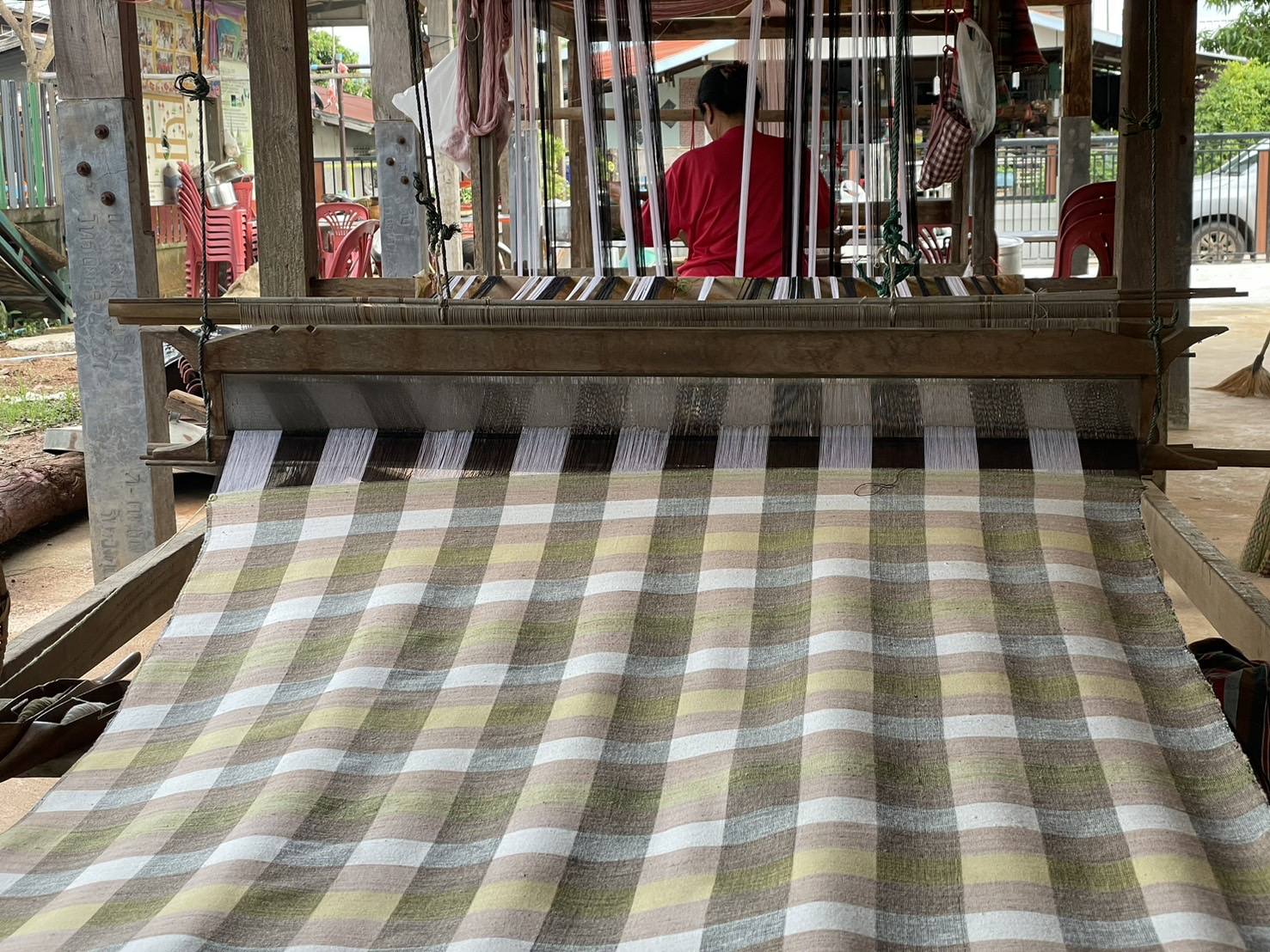 พช.ชัยภูมิ เตรียมพร้อม Live Action การดำเนินงาน “ผ้าไทยใส่ให้สนุก”ชุมชนภูมิปัญญาเพื่อพัฒนาผลิตภัณฑ์วิสาหกิจชุมชนกลุ่มทอผ้าย้อมสีธรรมชาติหนองบัวแดง