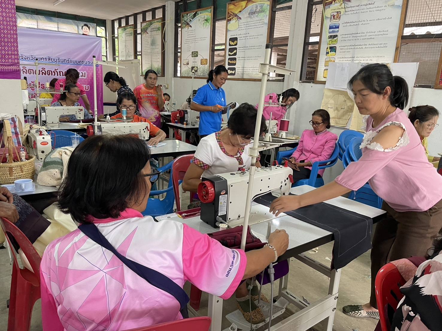 พช.ชัยภูมิ ส่งเสริมการพัฒนาศักยภาพการผลิตผลิตภัณฑ์ไหม กิจกรรมการพัฒนาศักยภาพผู้ผลิตผู้ประกอบการไหมและการแปรรูปผลิตภัณฑ์ไหม รุ่นที่ 2