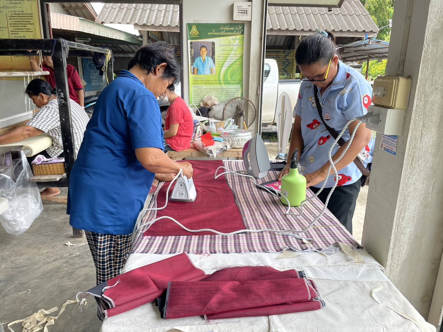 พช.ชัยภูมิ ส่งเสริมการพัฒนาศักยภาพการผลิตผลิตภัณฑ์ไหม กิจกรรมการพัฒนาศักยภาพผู้ผลิตผู้ประกอบการไหมและการแปรรูปผลิตภัณฑ์ไหม รุ่นที่ 2