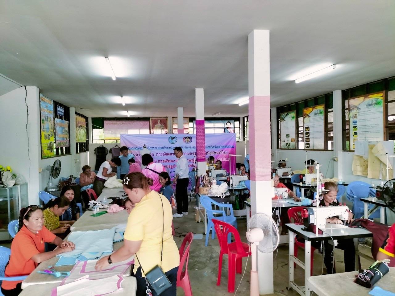 พช.ชัยภูมิ ส่งเสริมการพัฒนาศักยภาพการผลิตผลิตภัณฑ์ไหม กิจกรรมการพัฒนาศักยภาพผู้ผลิตผู้ประกอบการไหมและการแปรรูปผลิตภัณฑ์ไหม รุ่นที่ 2