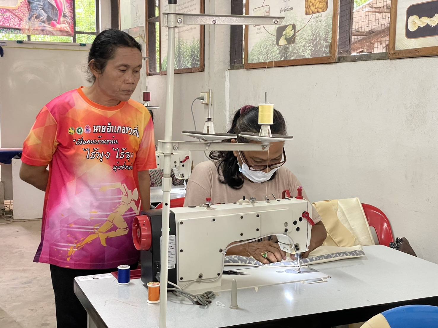 พช.ชัยภูมิ ส่งเสริมการพัฒนาศักยภาพการผลิตผลิตภัณฑ์ไหม กิจกรรมการพัฒนาศักยภาพผู้ผลิตผู้ประกอบการไหมและการแปรรูปผลิตภัณฑ์ไหม รุ่นที่ 2