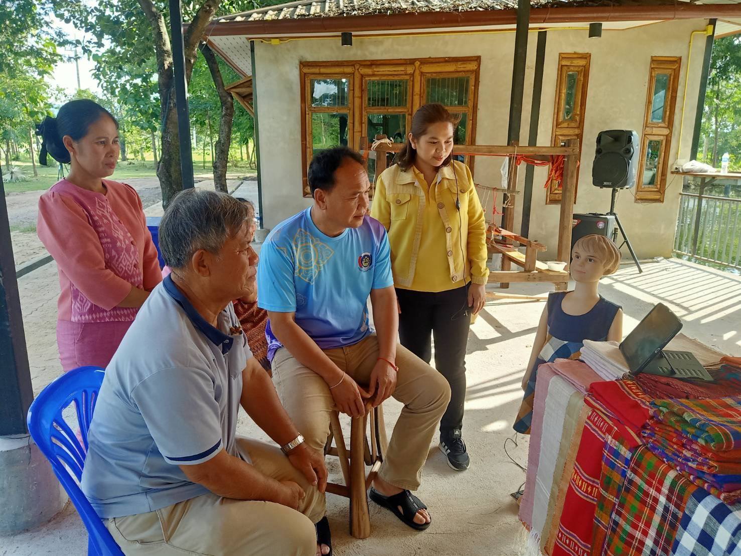 จังหวัดชัยภูมิ Live Action นำเสนอการดำเนินงาน “ผ้าไทยใส่ให้สนุก”ชุมชนภูมิปัญญาเพื่อพัฒนาผลิตภัณฑ์วิสาหกิจชุมชนกลุ่มทอผ้าย้อมสีธรรมชาติหนองบัวแดง