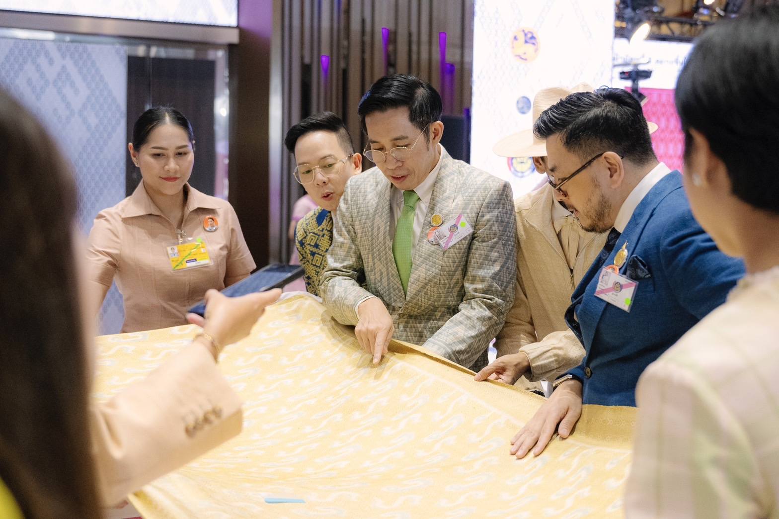 ชัยภูมิ ยืนหนึ่ง “ผ้าหมี่ข้อ/หมี่คั่น” คว้าเหรียญทองในการประกวดผ้าลายพระราชทาน “ผ้าลายสิริวชิราภรณ์” และงานหัตถกรรม