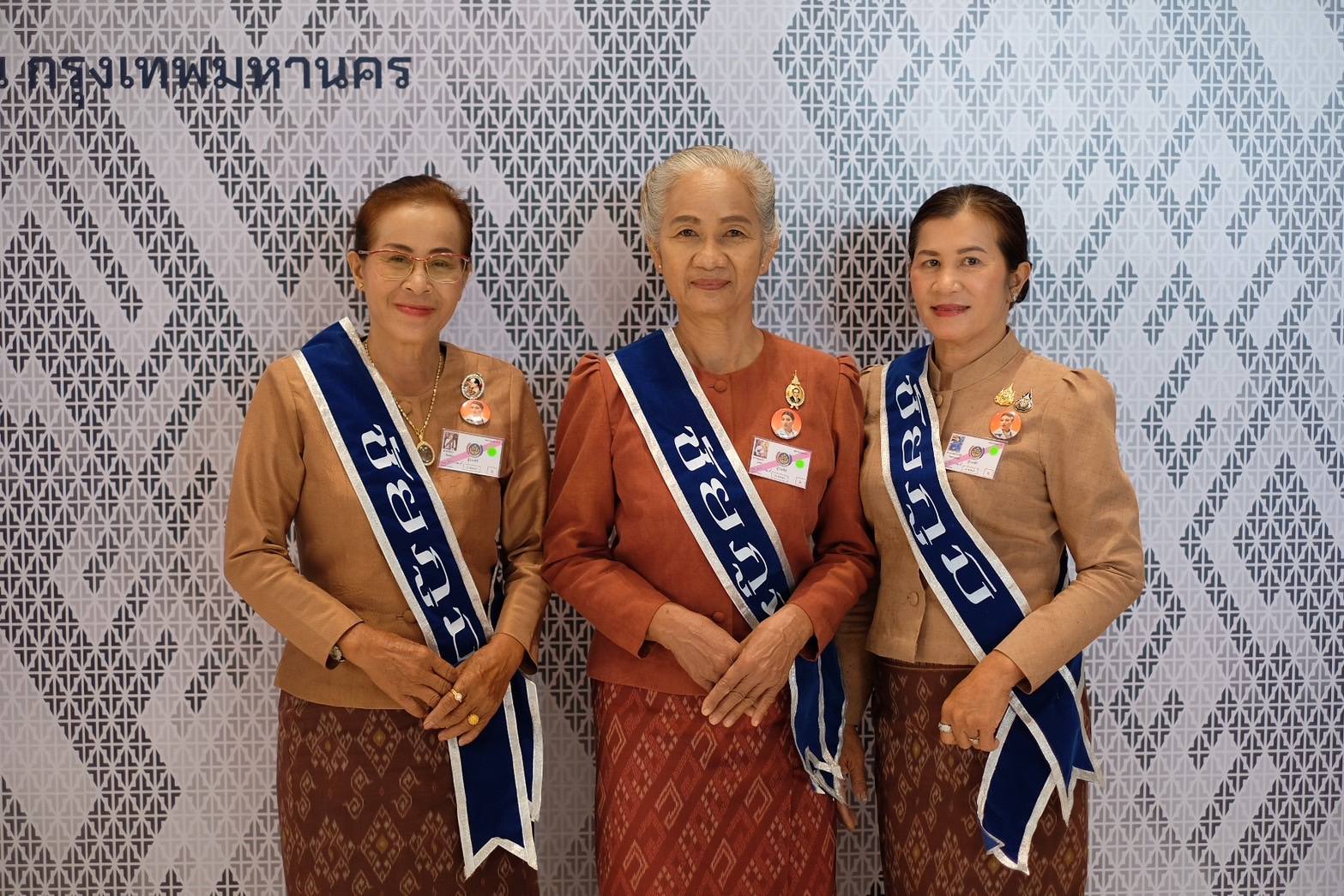 ชัยภูมิ ยืนหนึ่ง “ผ้าหมี่ข้อ/หมี่คั่น” คว้าเหรียญทองในการประกวดผ้าลายพระราชทาน “ผ้าลายสิริวชิราภรณ์” และงานหัตถกรรม