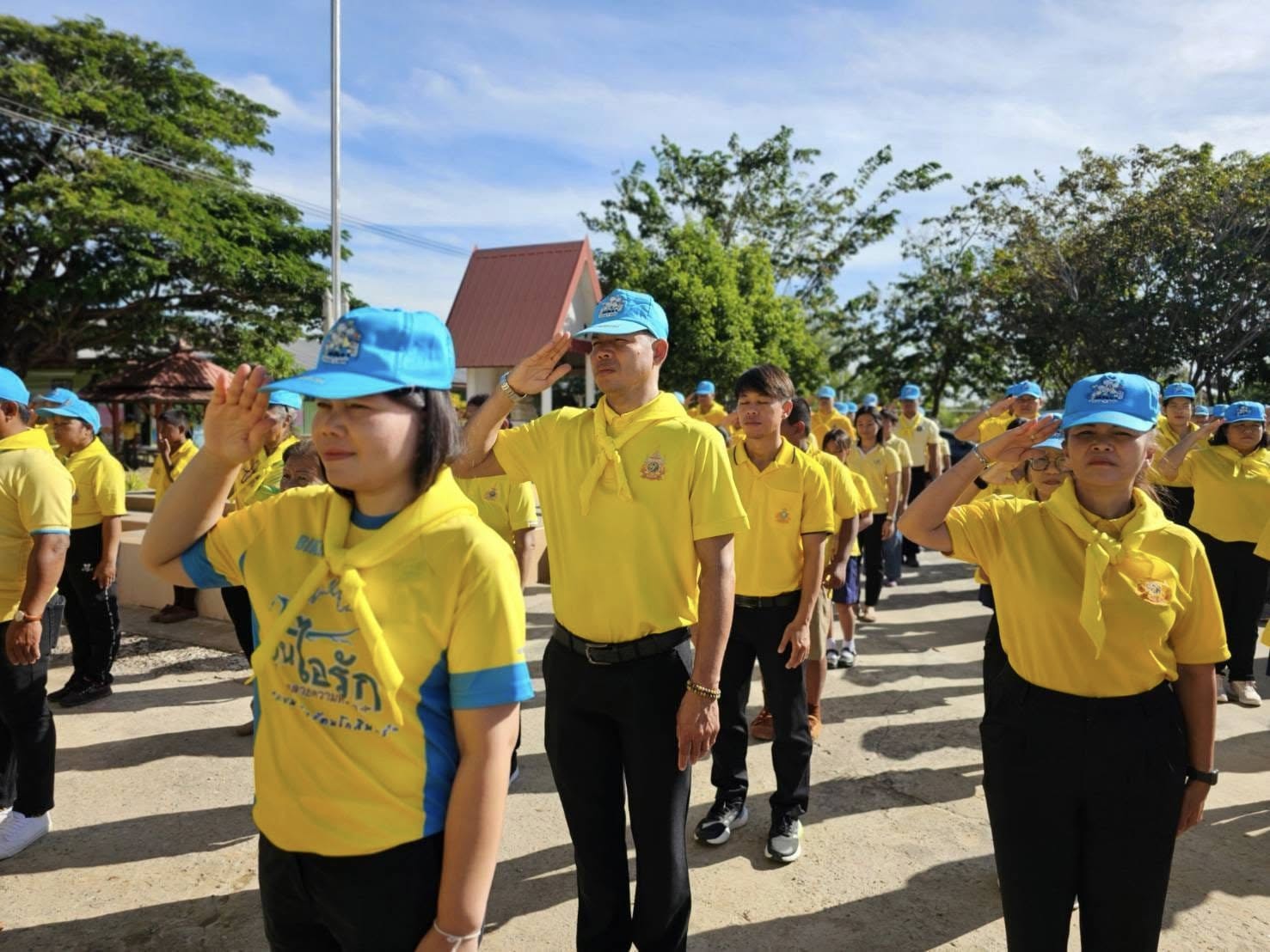 พช.ชัยภูมิ   ร่วมกิจกรรมจิตอาสาพัฒนาร่วมแรงร่วมใจปรับปรุงพัฒนา โรงเรียนบ้านโพนทอง