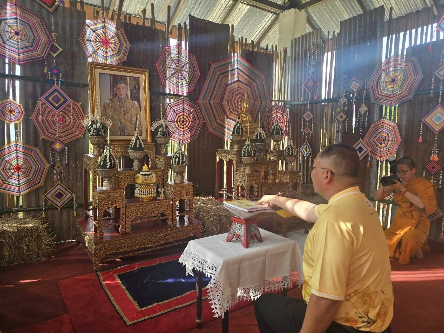 พช.ชัยภูมิ นำเครือข่ายโคกหนองนาพัฒนาชุมชนจังหวัดชัยภูมิ รับมอบสิ่งของพระราชทาน และกิจกรรมเกี่ยวข้าวนาหลวง และปล่อยพันธ์ุปลาโครงการพัฒนาพื้นที่ต้นแบบเพื่อพัฒนาคุณภาพชีวิตแบบอารยเกษตรตามแนวพระราชดําริ บริเวณวัดพระธาตุชัยภูมิ ตำบลเก่าย่าดี อำเภอแก้งคร้อ จังหวัดชัยภูมิ