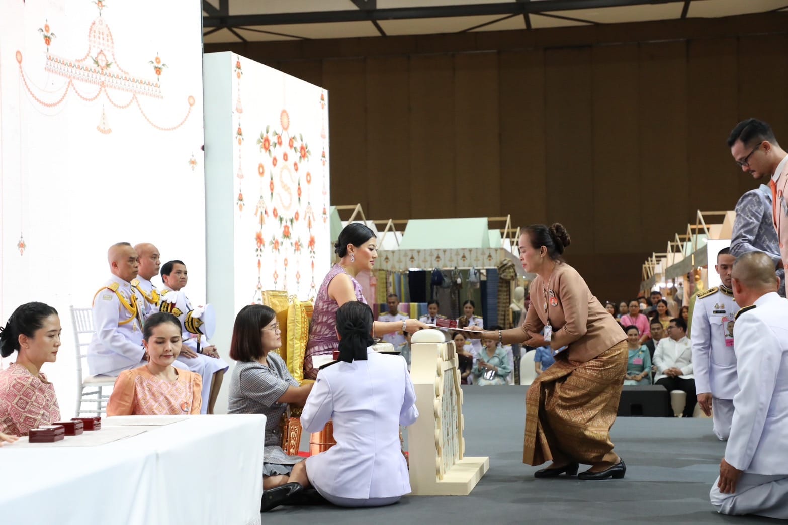 “ผ้าไหมชัยภูมิ” สู่เวทีระดับประเทศ คว้า 5 รางวัล “ผ้าลายสิริวชิราภรณ์” พระราชทานจากสมเด็จพระเจ้าลูกเธอ เจ้าฟ้าสิริวัณณวรีฯ