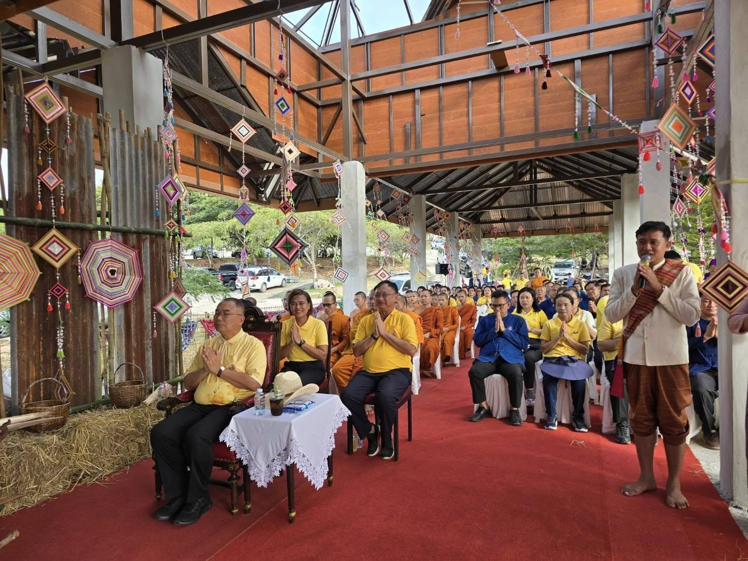 พช.ชัยภูมิ นำเครือข่ายโคกหนองนาพัฒนาชุมชนจังหวัดชัยภูมิ รับมอบสิ่งของพระราชทาน และกิจกรรมเกี่ยวข้าวนาหลวง และปล่อยพันธ์ุปลาโครงการพัฒนาพื้นที่ต้นแบบเพื่อพัฒนาคุณภาพชีวิตแบบอารยเกษตรตามแนวพระราชดําริ บริเวณวัดพระธาตุชัยภูมิ ตำบลเก่าย่าดี อำเภอแก้งคร้อ จังหวัดชัยภูมิ