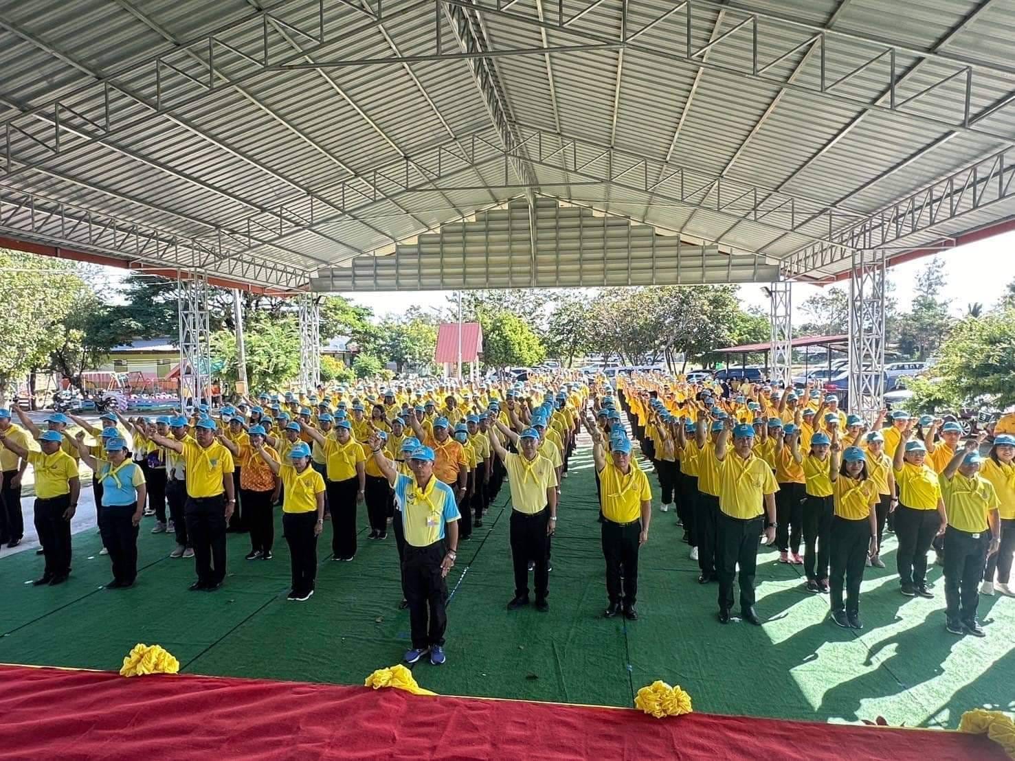 พช.ชัยภูมิ   ร่วมกิจกรรมจิตอาสาพัฒนาร่วมแรงร่วมใจปรับปรุงพัฒนา โรงเรียนบ้านโพนทอง