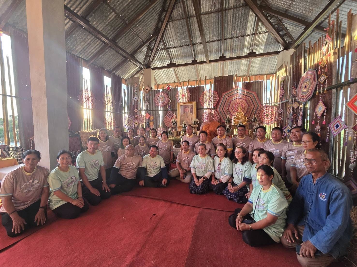 พช.ชัยภูมิ นำเครือข่ายโคกหนองนาพัฒนาชุมชนจังหวัดชัยภูมิ รับมอบสิ่งของพระราชทาน และกิจกรรมเกี่ยวข้าวนาหลวง และปล่อยพันธ์ุปลาโครงการพัฒนาพื้นที่ต้นแบบเพื่อพัฒนาคุณภาพชีวิตแบบอารยเกษตรตามแนวพระราชดําริ บริเวณวัดพระธาตุชัยภูมิ ตำบลเก่าย่าดี อำเภอแก้งคร้อ จังหวัดชัยภูมิ