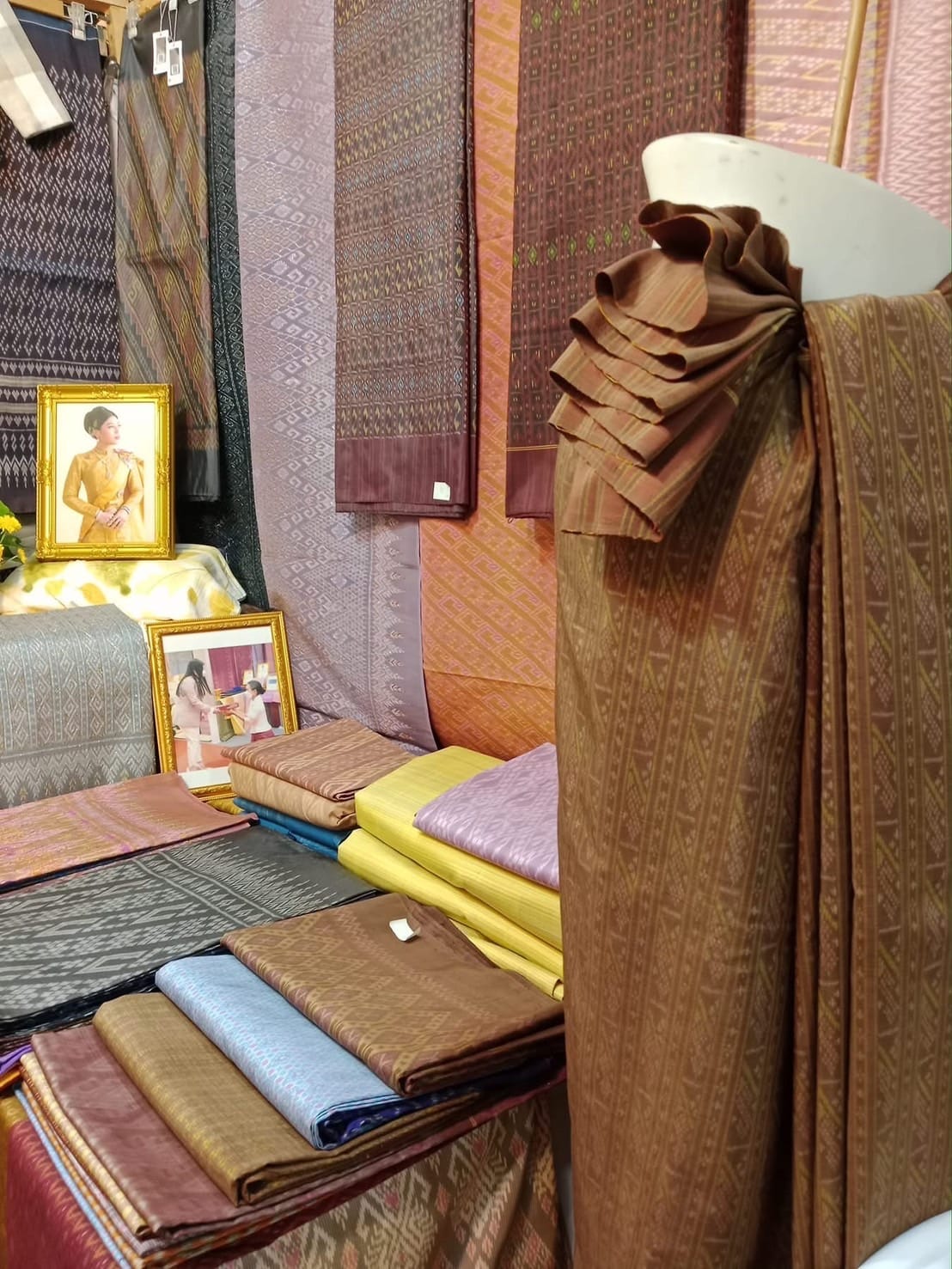 ขอเชิญชวนชม ชิม ช้อปในงาน Silk Festival 2024 สู่การพัฒนาที่ยั่งยืน ภายใต้แนวคิด Silk Success Sustainability ระหว่างวันที่ 28 พฤศจิกายน – 2 ธันวาคม 2567 ณ ศูนย์แสดงสินค้าและการประชุมอิมแพ็ค เอ็กซิบิชั่น เซ็นเตอร์ ฮอลล์ 6 – 7 เมืองทองธานี อำเภอปากเกร็ด จังหวัดนนทบุรี