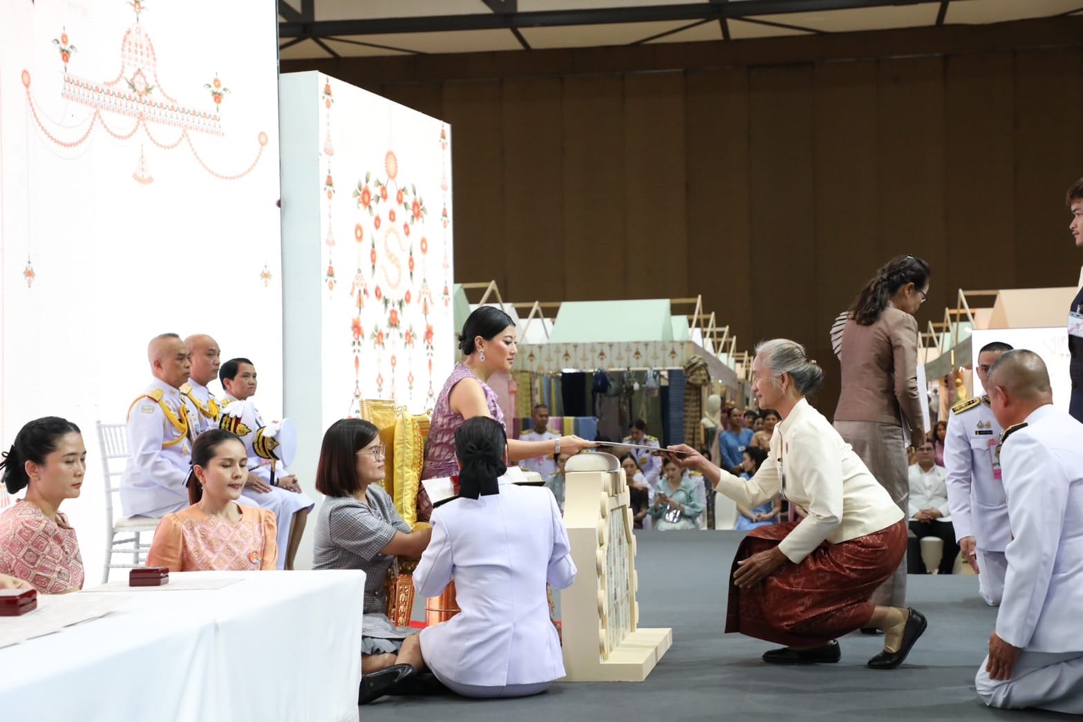 “ผ้าไหมชัยภูมิ” สู่เวทีระดับประเทศ คว้า 5 รางวัล “ผ้าลายสิริวชิราภรณ์” พระราชทานจากสมเด็จพระเจ้าลูกเธอ เจ้าฟ้าสิริวัณณวรีฯ