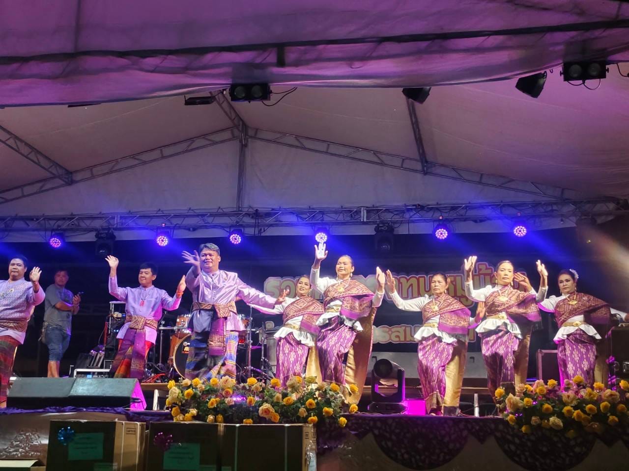 พช.ชัยภูมิ ร่วมพิธีเปิดโครงการจัดกิจกรรมส่งเสริม และสร้างโอกาสในการพัฒนาหมู่บ้าน และชุมชน