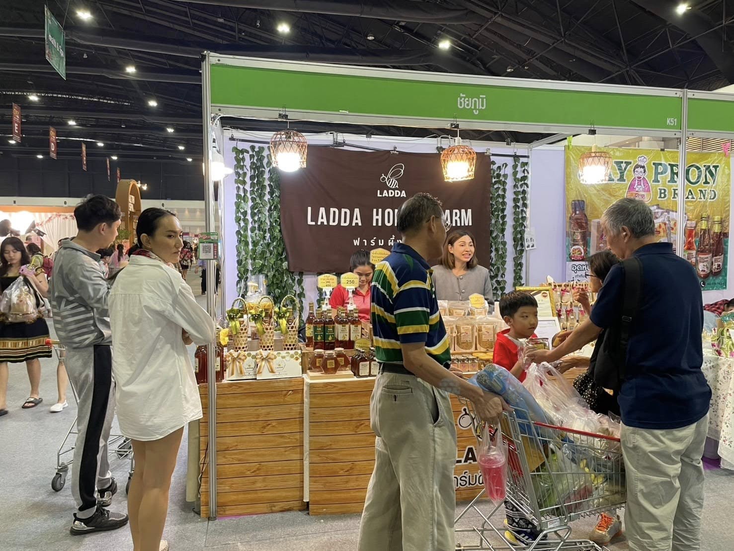 OTOP ชัยภูมิ ปลื้มยอดขายพุ่ง! ลูกค้าคึกคักเที่ยวงาน “OTOP City 2024 Happy Market” ส่งสุขปีใหม่ด้วยของขวัญภูมิปัญญาไทย