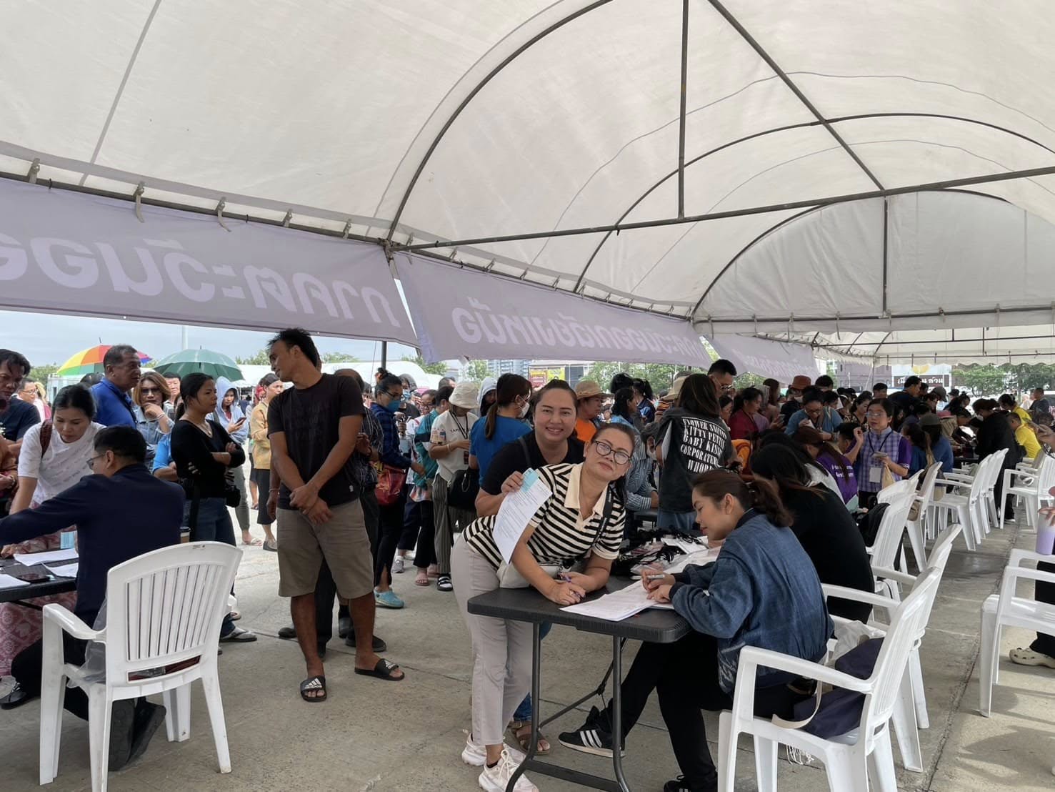 ผู้ผลิตผู้ประกอบการ OTOP ชัยภูมิ พร้อมใจนำสินค้าชุมชนร่วมจำหน่ายในงาน “OTOP City 2024 Happy Market มอบความสุข ด้วยของขวัญล้ำค่า จากภูมิปัญญาไทย”