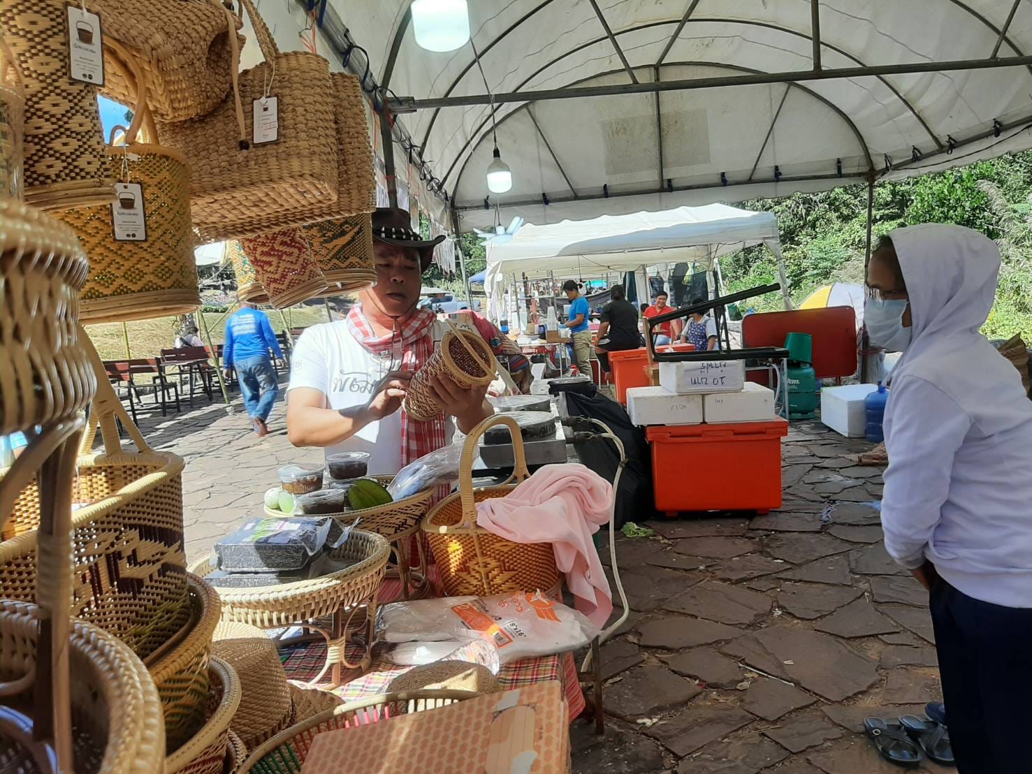 พช.ชัยภูมิ ร่วมกิจกรรมส่งเสริมการท่องเที่ยวมอหินขาวจังหวัดชัยภูมิ เค้าท์ดาวน์ส่งท้ายปีเก่า ปี 2567 ต้อนรับปีใหม่ 2568 “มหัศจรรย์มอหินขาว โต้ลมหนาวที่ชัยภูมิ”