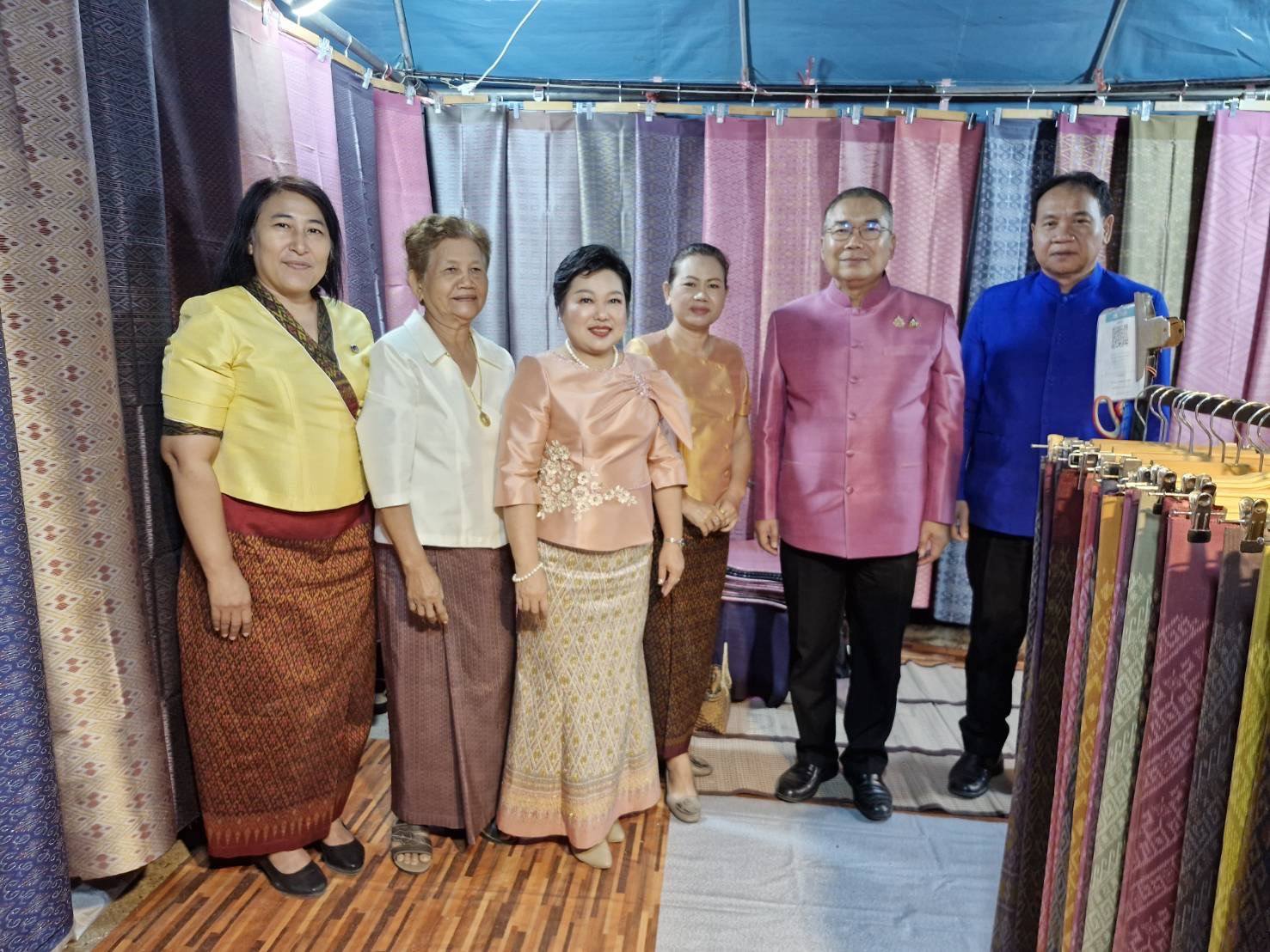 เปิดแล้วเทศกาลส่งสุขปีใหม่ “เปิดกรุผ้าไหม มนต์เสน่ห์เส้นใย ถนนสายไหมบ้านเขว้า” จังหวัดชัยภูมิ ผู้ผลิต ผู้ประกอบการผ้าไหมชัยภูมิ พร้อมส่งต่อผลิตภัณฑ์ไหมคุณภาพเป็นของขวัญปีใหม่