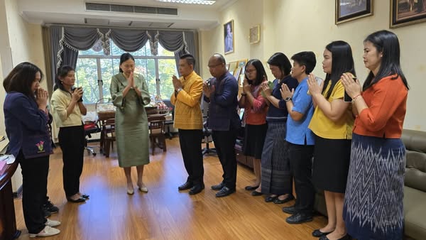 พช.ชัยภูมิ ร่วมสวัสดีปีใหม่และขอคำอวยพร จาก รองผู้ว่าราชการจังหวัดชัยภูมิ เนื่องในวาระดิถีขึ้นปีใหม่ประจำปี 2568