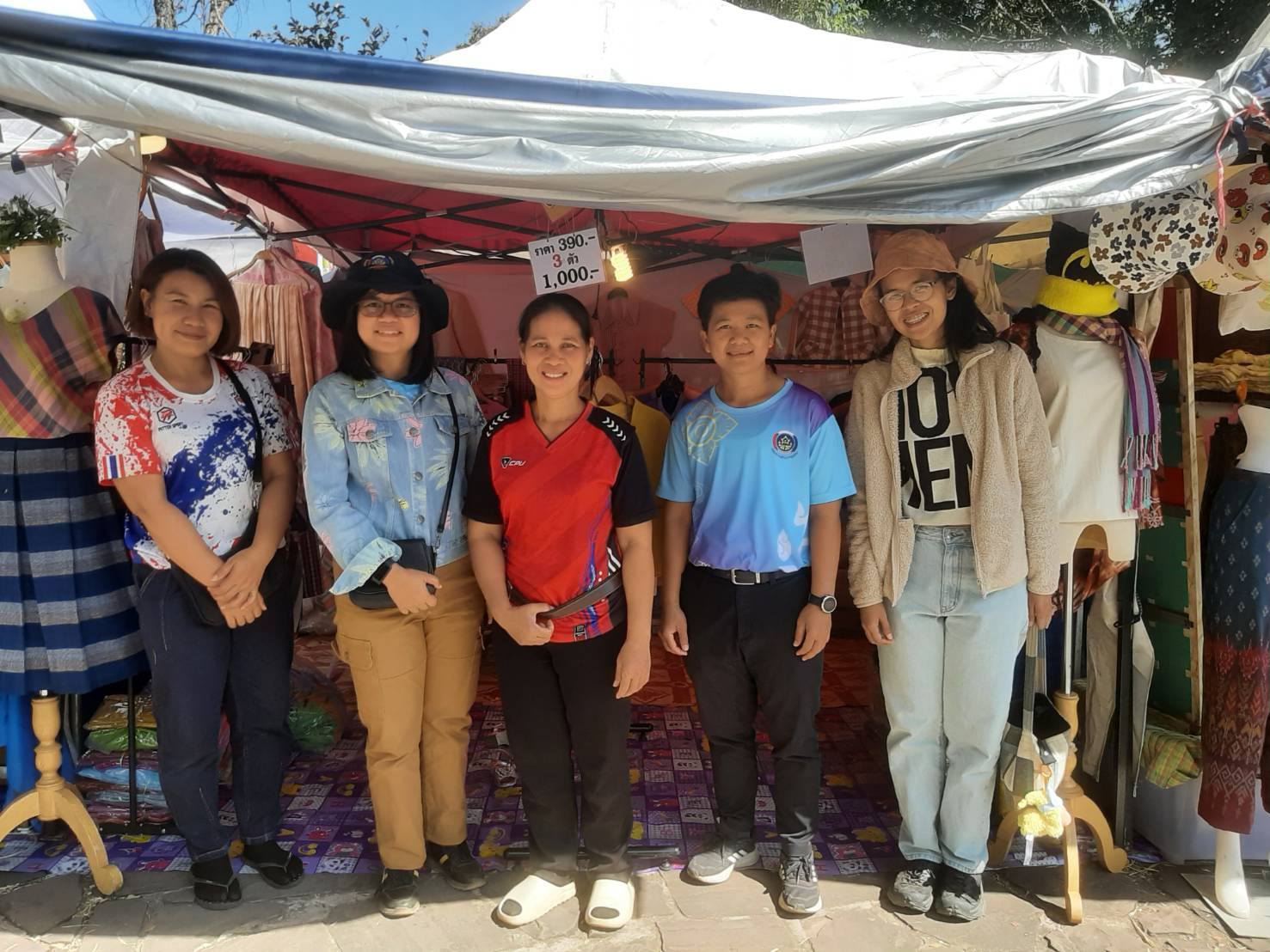 พช.ชัยภูมิ ร่วมกิจกรรม “Chaiyaphum’s Countdown 2025” มหัศจรรย์มอหินขาว โต้ลมหนาวที่ชัยภูมิ และสนับสนุนการกิจกรรมจำหน่ายสินค้าชุมชน