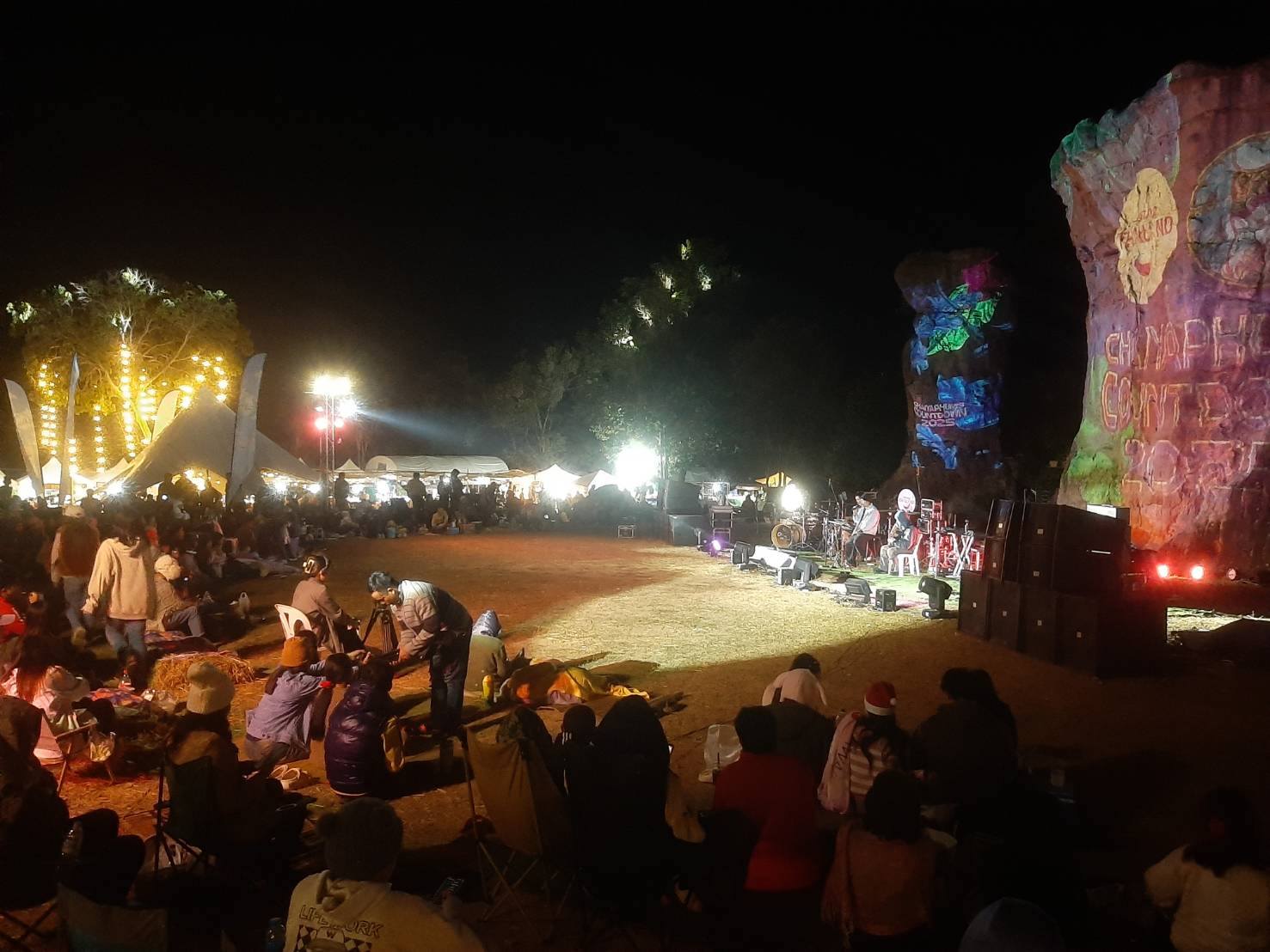 พช.ชัยภูมิ ร่วมกิจกรรม “Chaiyaphum’s Countdown 2025” มหัศจรรย์มอหินขาว โต้ลมหนาวที่ชัยภูมิ และสนับสนุนการกิจกรรมจำหน่ายสินค้าชุมชน