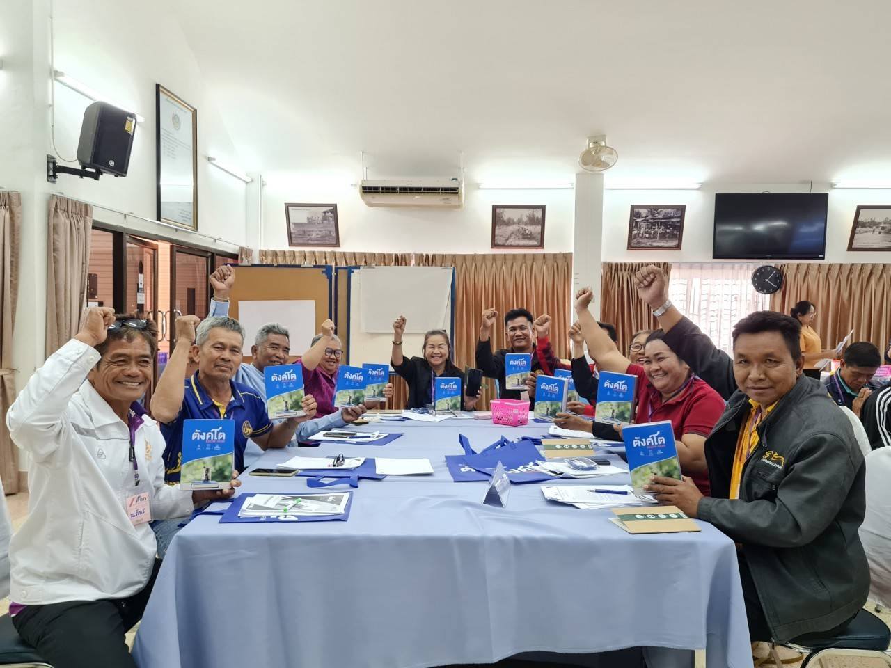 พช.ชัยภูมิ นำคณะกรรมการศูนย์จัดการกองทุนชุมชน จังหวัดชัยภูมิ ร่วมโครงการแก้ไขปัญหาหนี้สินครัวเรือนของประชาชนโดยทุนชุมชน กิจกรรมการประชุมเชิงปฏิบัติการพัฒนาศักยภาพกลไกผู้ขับเคลื่อนงานศูนย์จัดการกองทุนชุมชน (ส่วนภูมิภาค)