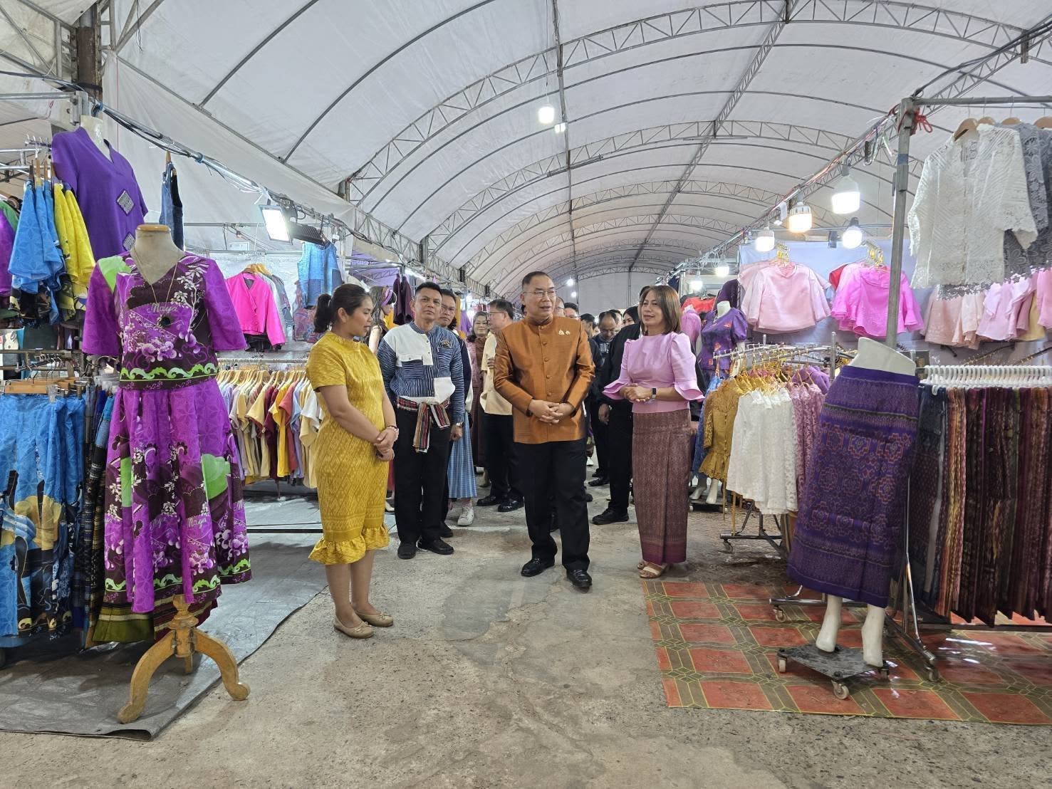 เปิดแล้วงานเจ้าพ่อพญาแลและงานกาชาดจังหวัดชัยภูมิ โซนจัดแสดงและจำหน่ายสินค้า OTOP พญาแล และกิจกรรม Craft Market ให้บริการกว่า 100 ร้านค้า 12-20 มกราคม 2568