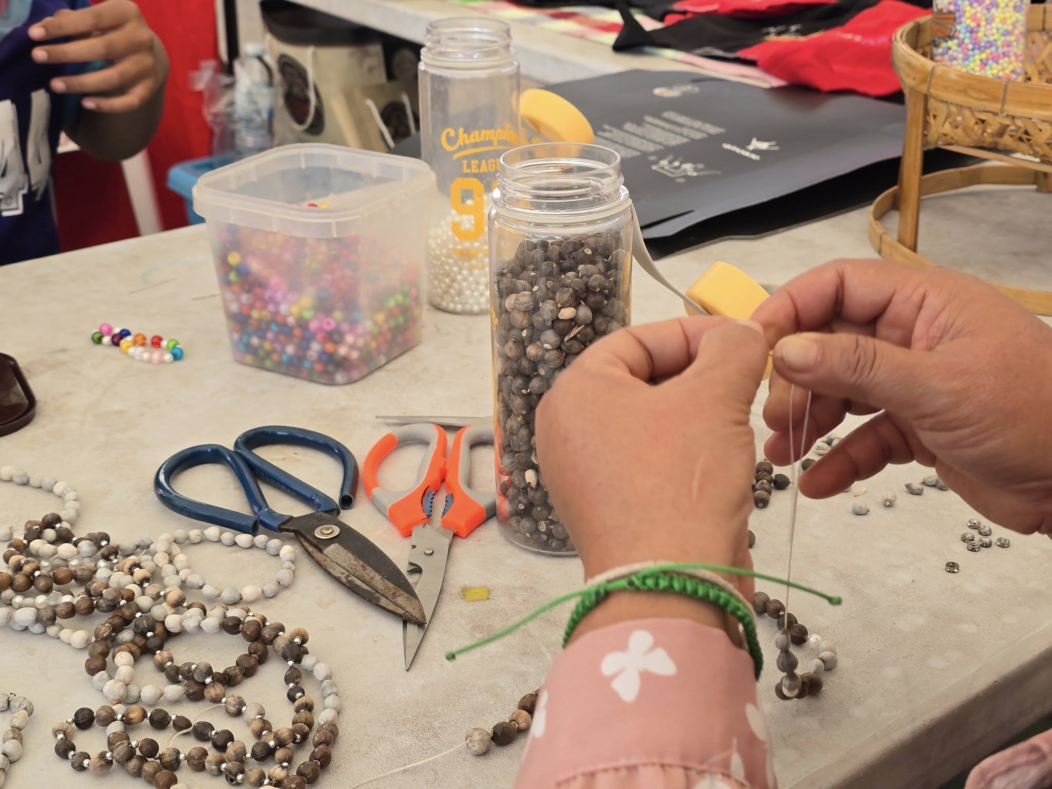 วันนี้ เชิญพบกับ ศิลปะของชาวญัฮกุร(มอญโบราณแห่งเทพสถิต)ตำบลบ้านไร่ อำเภอเทพสถิต จังหวัดชัยภูมิ ณ โซน OTOP พญาแล