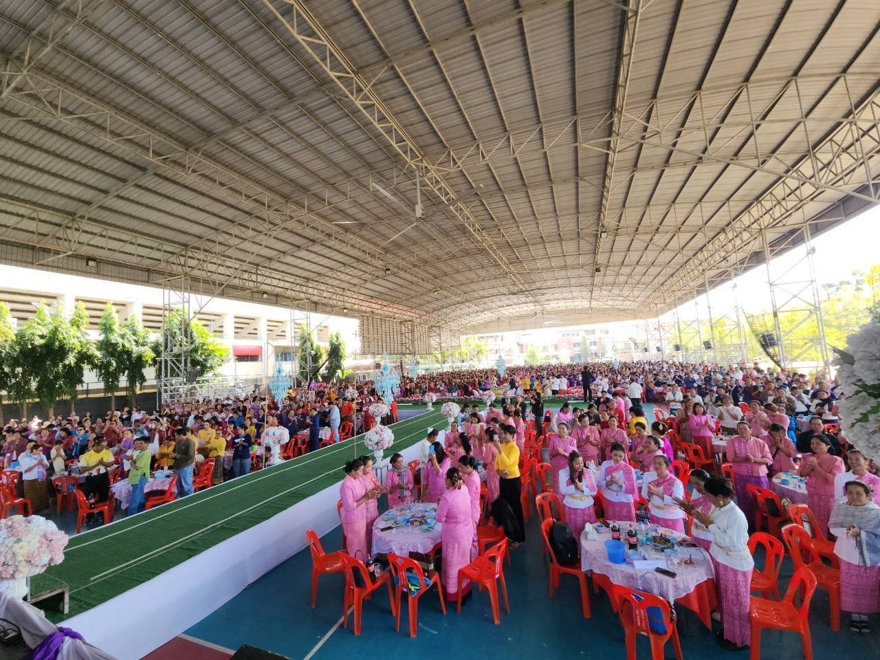 จังหวัดชัยภูมิ ร่วมพลังสตรีเดินแบบผ้าไทย ภายใต้ “สตรีพญาแลร่วมใจ สวมใส่ผ้าไทยให้สนุก”ในงานเจ้าพ่อพญาแล ประจำปี 2568