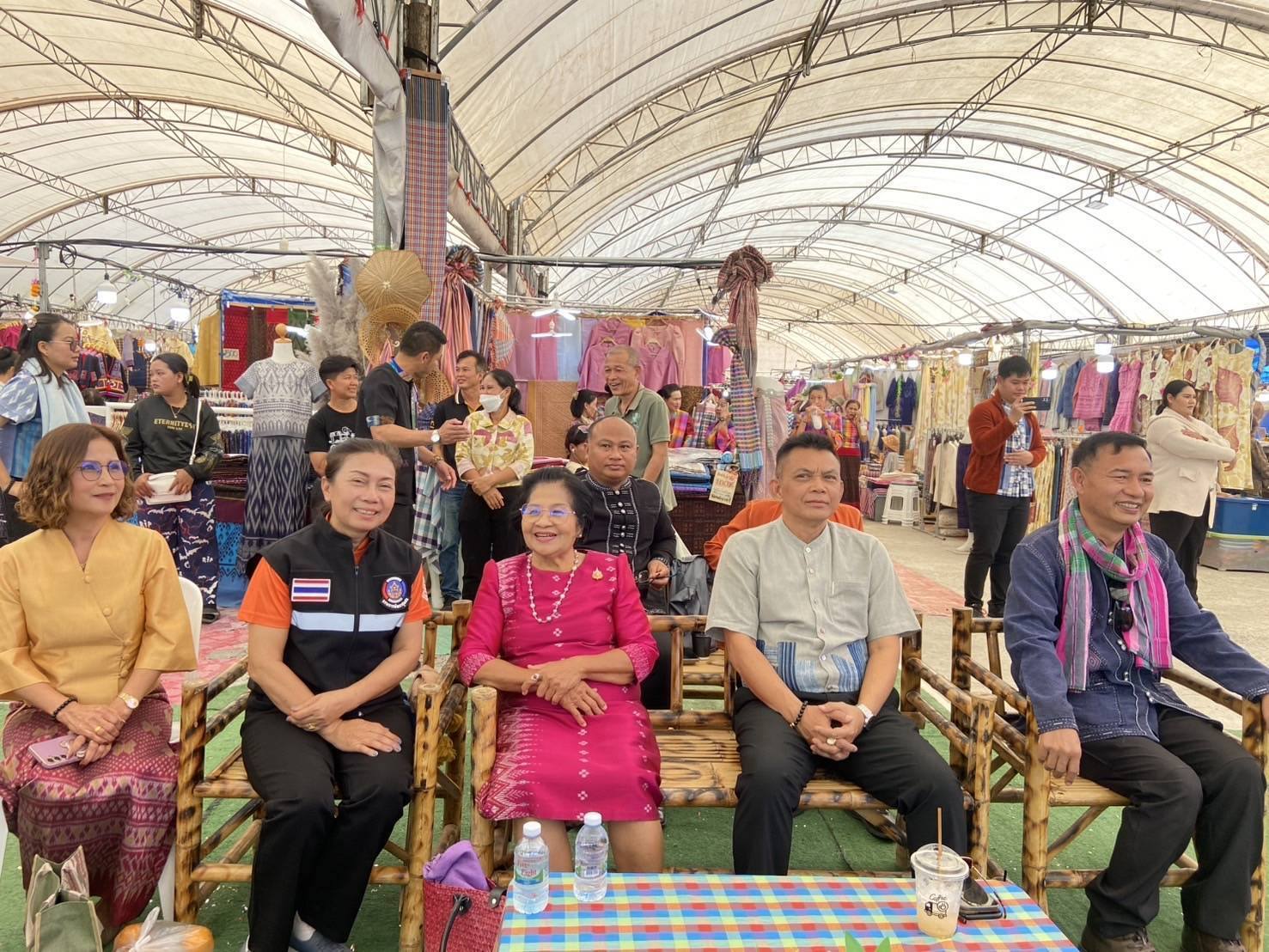 ขนลุกซู่!!!เสียงเพลง”ภูมิใจสตรีชัยภูมิ” กึกก้องในงานเจ้าพ่อพญาแล ประจำปี 2568 โซนการแสดงและจำหน่ายผลิตภัณฑ์ OTOP