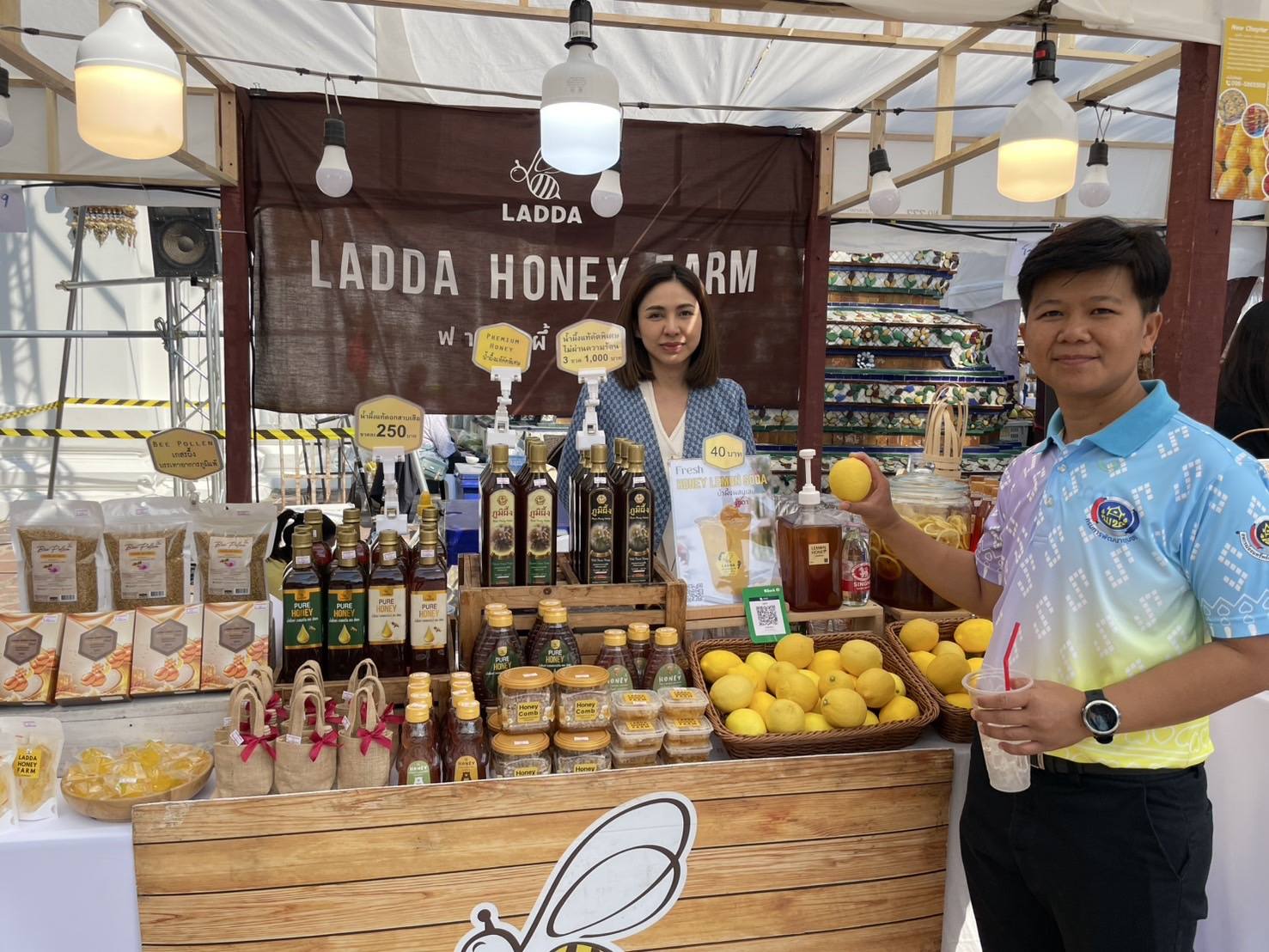 จังหวัดชัยภูมิ นำสินค้าผลิตภัณฑ์ชุมชน ร่วมจำหน่ายในงานเฉลิมพระเกียรติพระบาทสมเด็จพระเจ้าอยู่หัว เนื่องในโอกาสพระราชพิธีสมมงคล ณ วัดพระเชตุพนวิมลมังคาราม เขตพระนคร กรุงเทพมหานคร