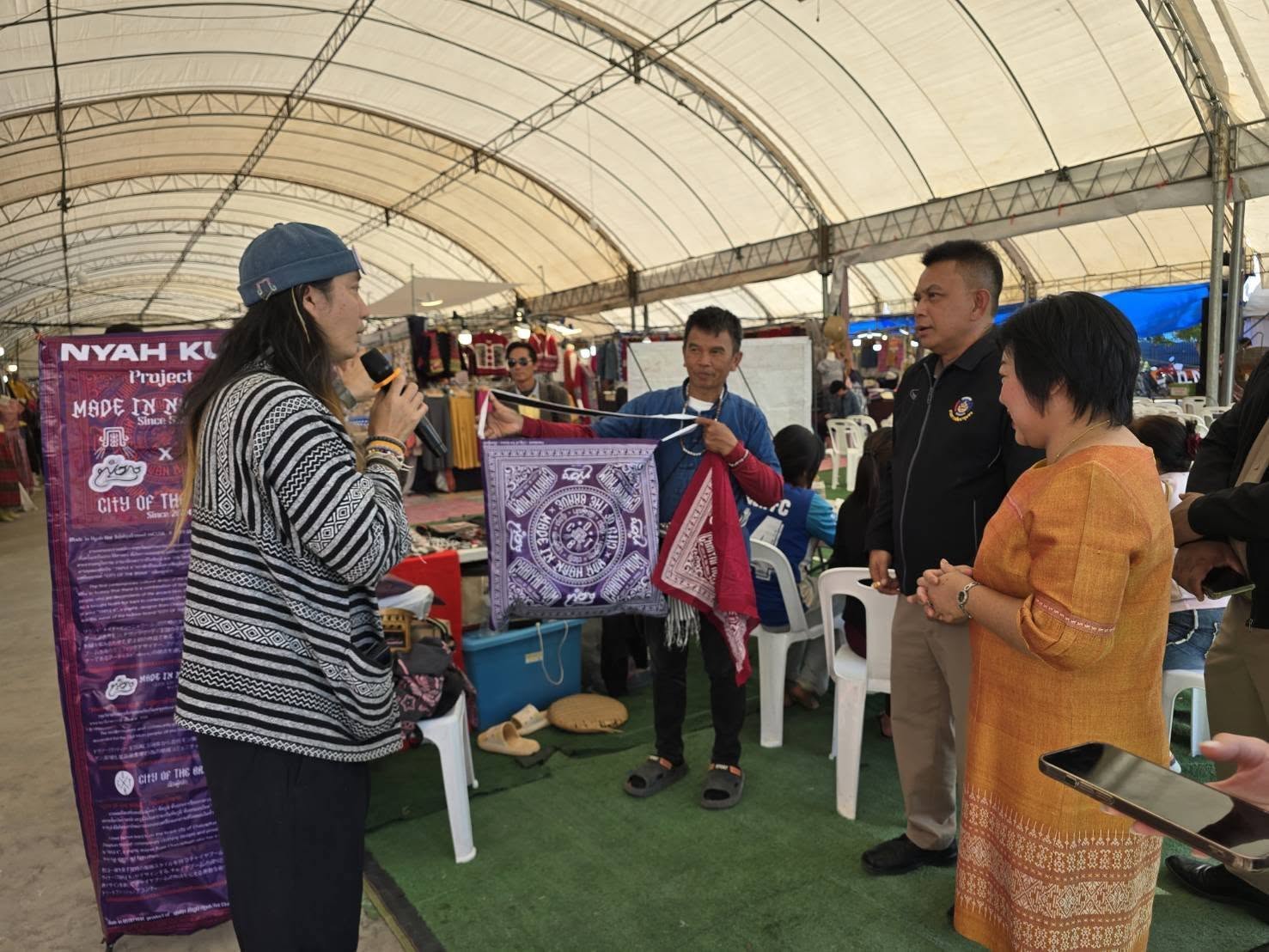 ประธานแม่บ้านมหาดไทยจังหวัดชัยภูมิ เยี่ยมชมและให้กำลังใจผู้ผลิต ผู้ประกอบการ OTOP ชัยภูมิ ในงานเจ้าพ่อพญาแล ปี 2568
