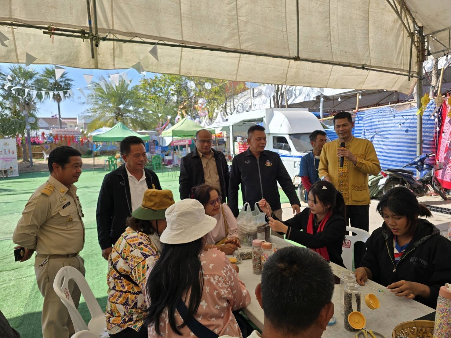 ประธานแม่บ้านมหาดไทยจังหวัดชัยภูมิ เยี่ยมชมและให้กำลังใจผู้ผลิต ผู้ประกอบการ OTOP ชัยภูมิ ในงานเจ้าพ่อพญาแล ปี 2568