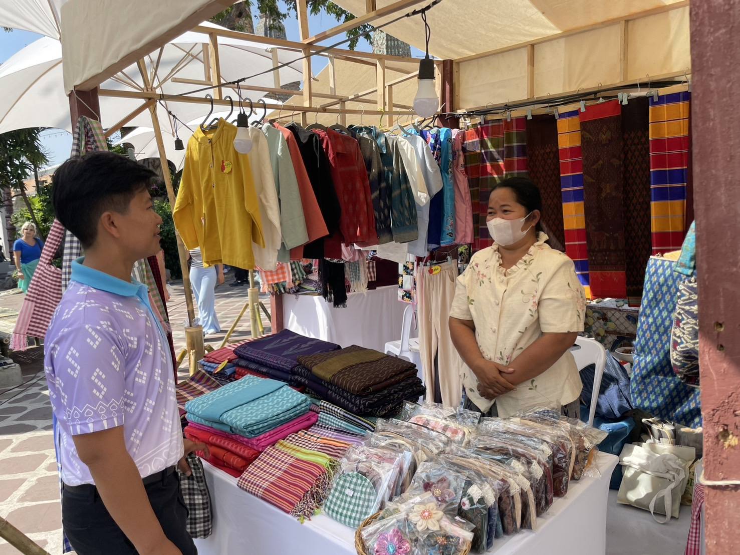 จังหวัดชัยภูมิ นำสินค้าผลิตภัณฑ์ชุมชน ร่วมจำหน่ายในงานเฉลิมพระเกียรติพระบาทสมเด็จพระเจ้าอยู่หัว เนื่องในโอกาสพระราชพิธีสมมงคล ณ วัดพระเชตุพนวิมลมังคาราม เขตพระนคร กรุงเทพมหานคร